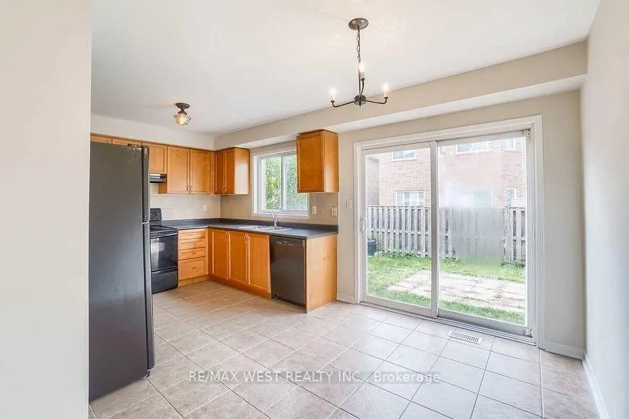 Photo 6 of 256 Brisdale Drive, Brampton, Fletcher's Meadow — HOMEH