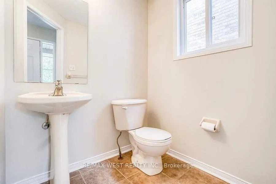 Photo 9 of 256 Brisdale Drive, Brampton, Fletcher's Meadow — HOMEH