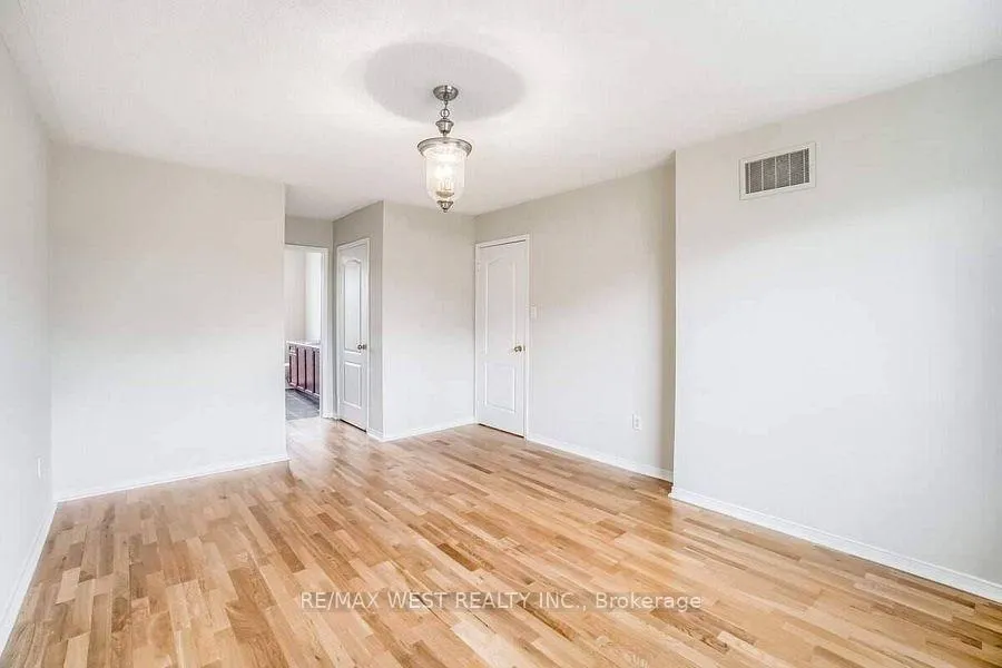 Photo 12 of 256 Brisdale Drive, Brampton, Fletcher's Meadow — HOMEH