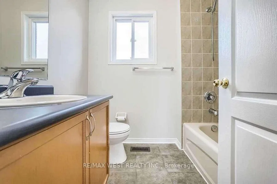 Photo 13 of 256 Brisdale Drive, Brampton, Fletcher's Meadow — HOMEH