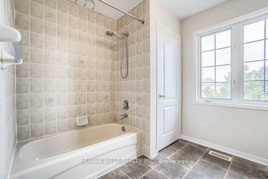 Photo 14 of 256 Brisdale Drive, Brampton, Fletcher's Meadow — HOMEH