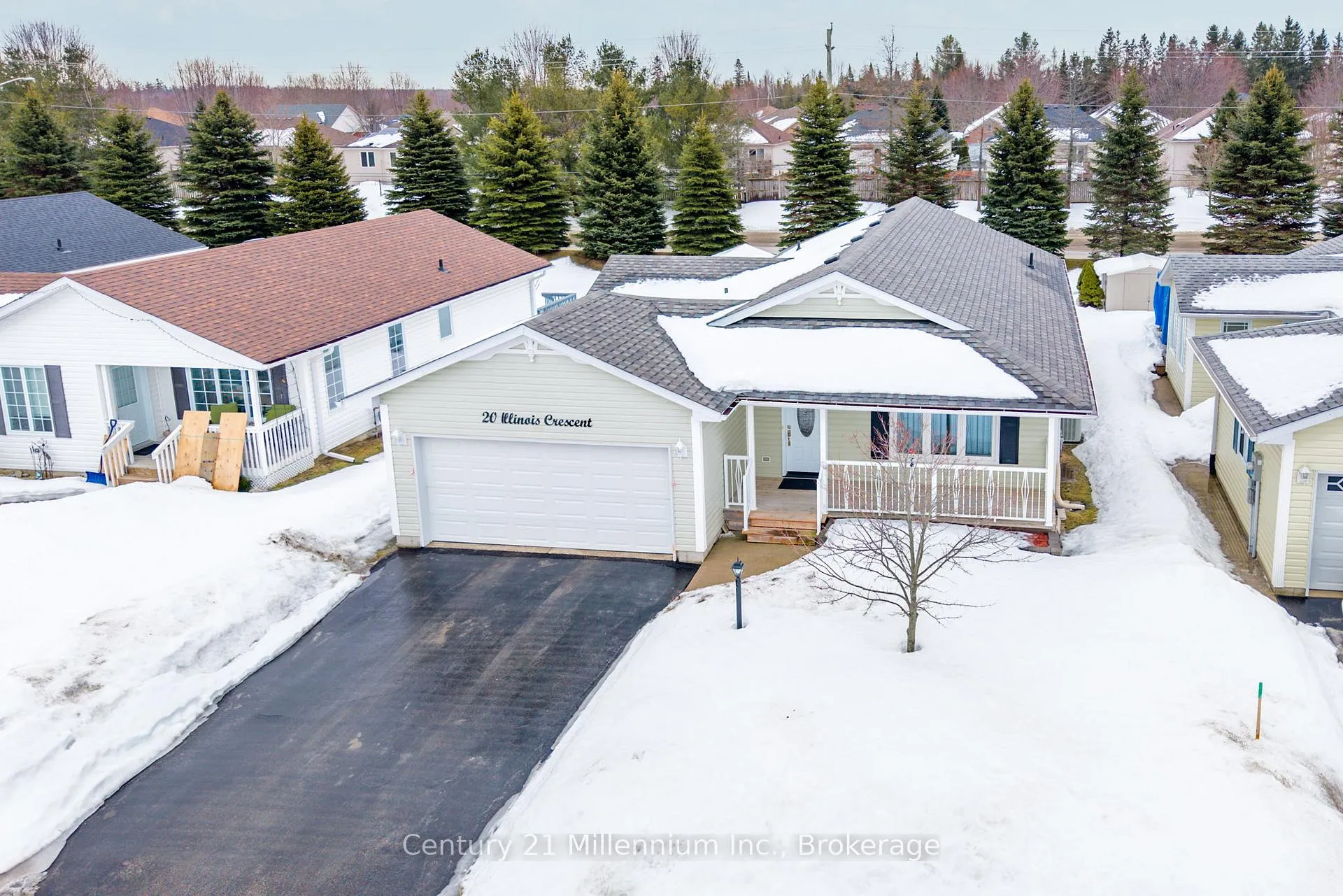 Photo 3 of 20 Illinois Crescent, Wasaga Beach — HOMEH
