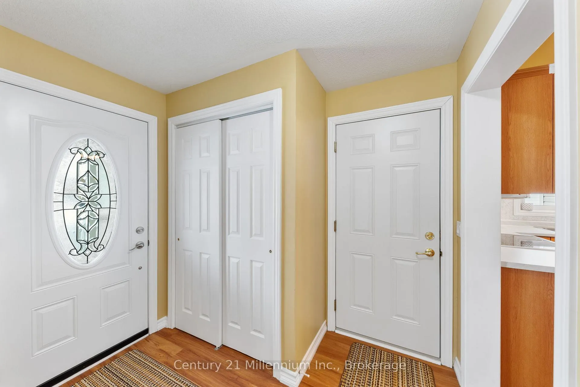 Photo 6 of 20 Illinois Crescent, Wasaga Beach — HOMEH