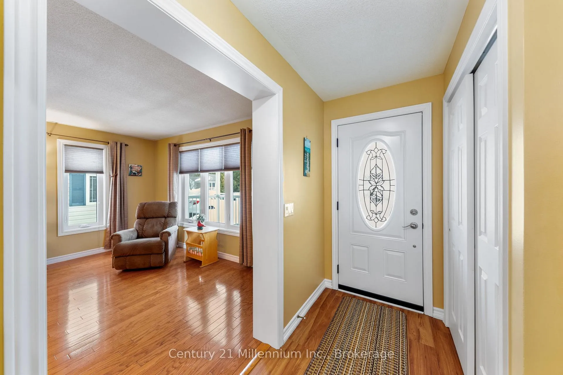 Photo 7 of 20 Illinois Crescent, Wasaga Beach — HOMEH
