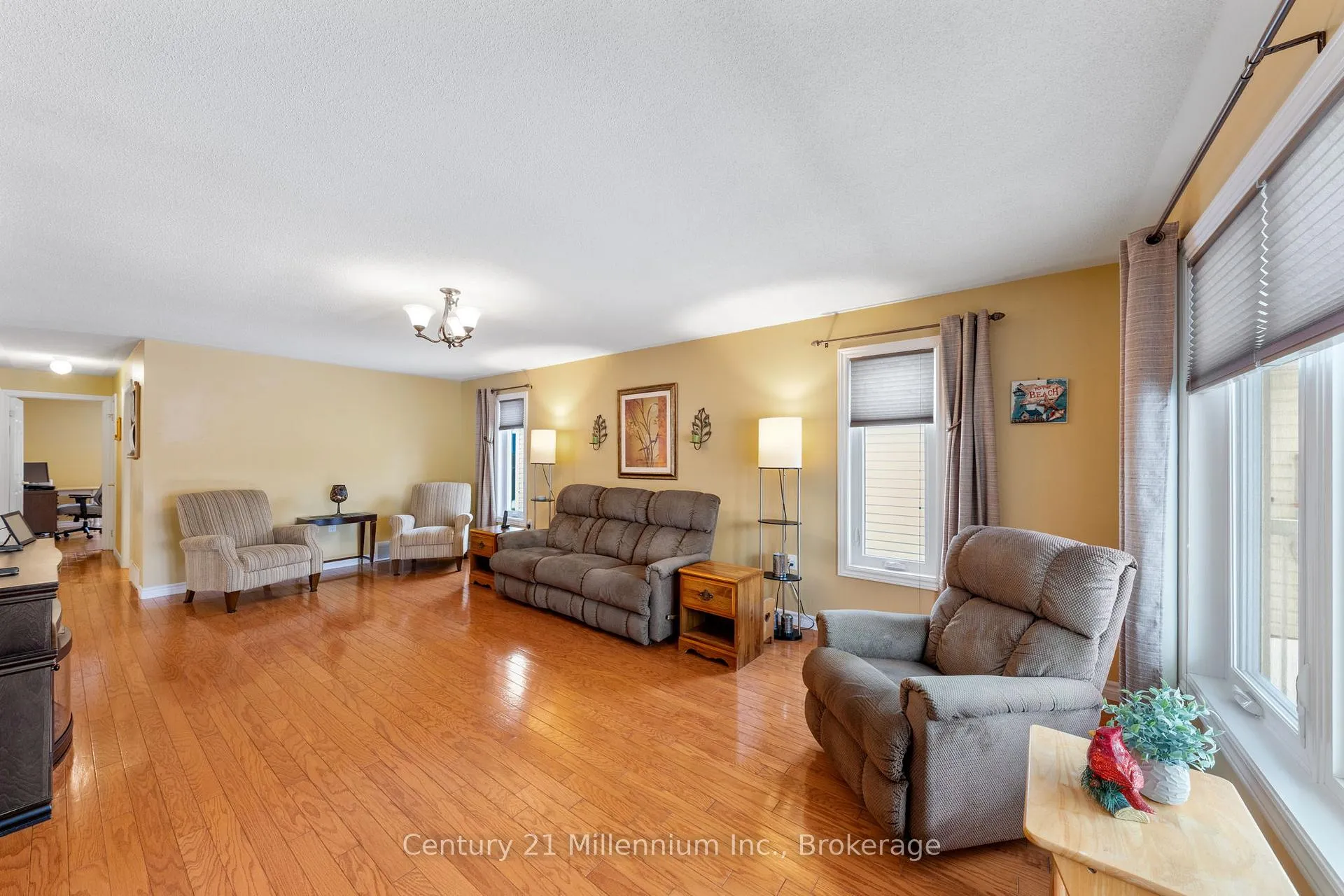 Photo 8 of 20 Illinois Crescent, Wasaga Beach — HOMEH