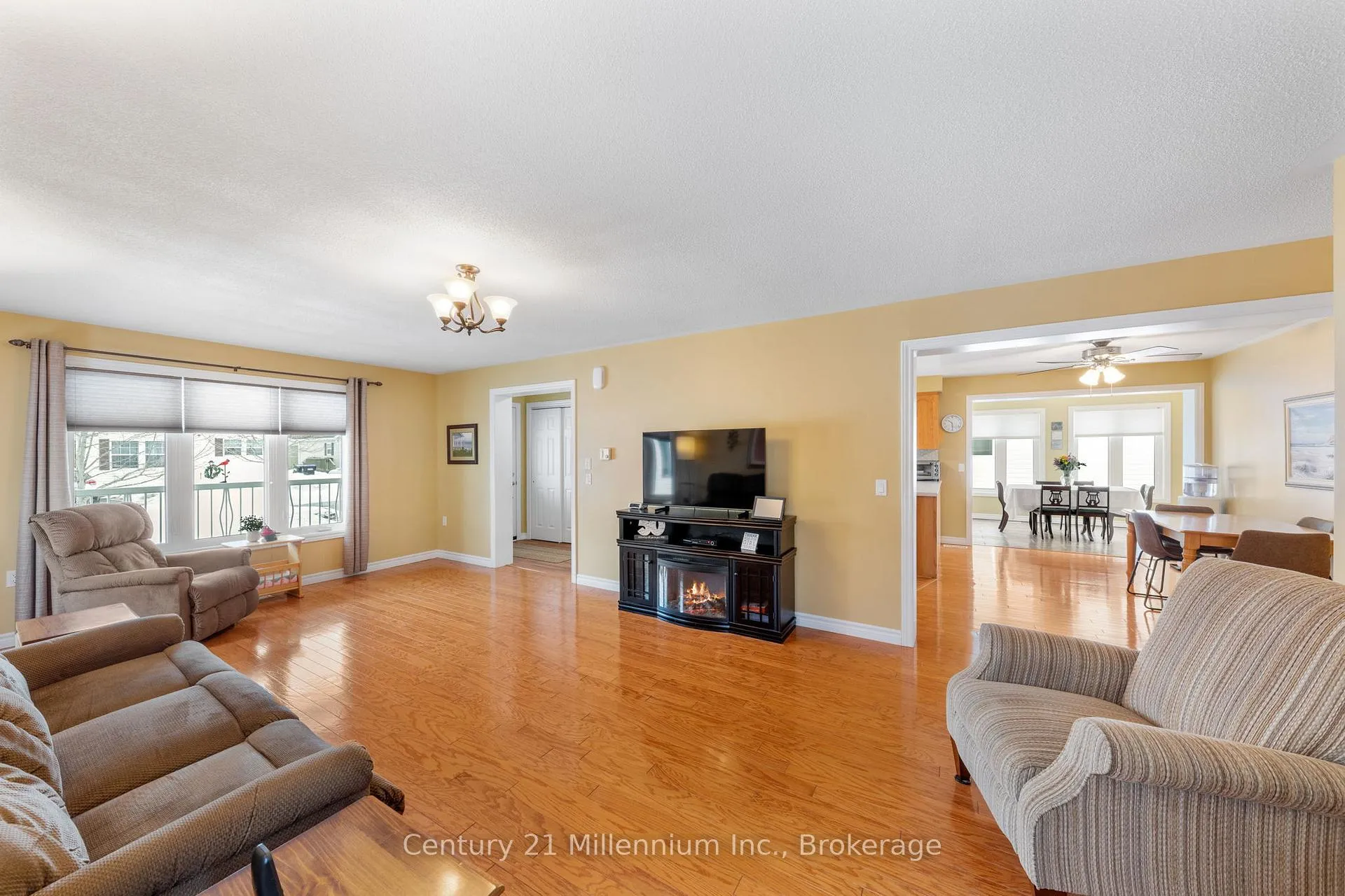 Photo 10 of 20 Illinois Crescent, Wasaga Beach — HOMEH
