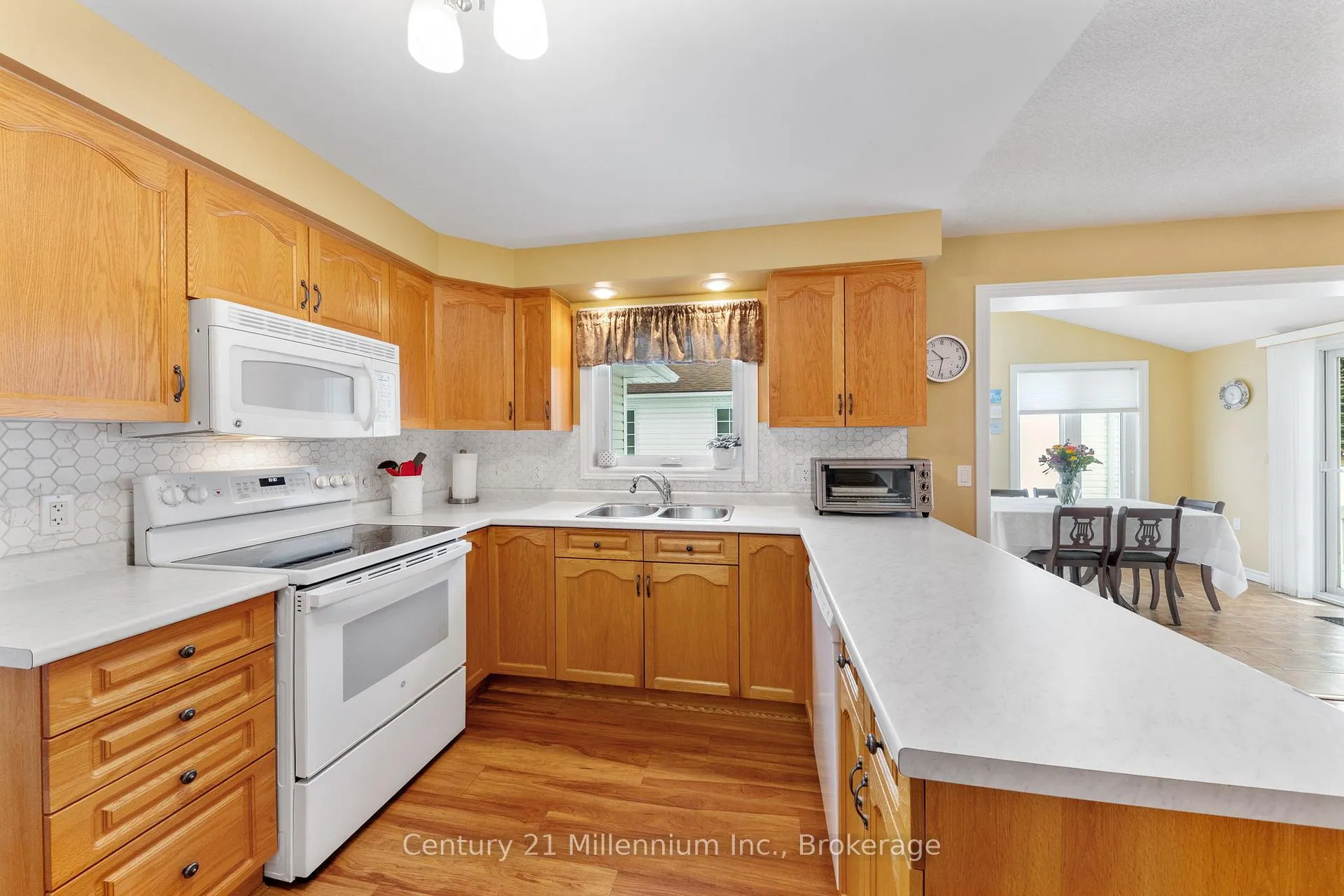 Photo 13 of 20 Illinois Crescent, Wasaga Beach — HOMEH