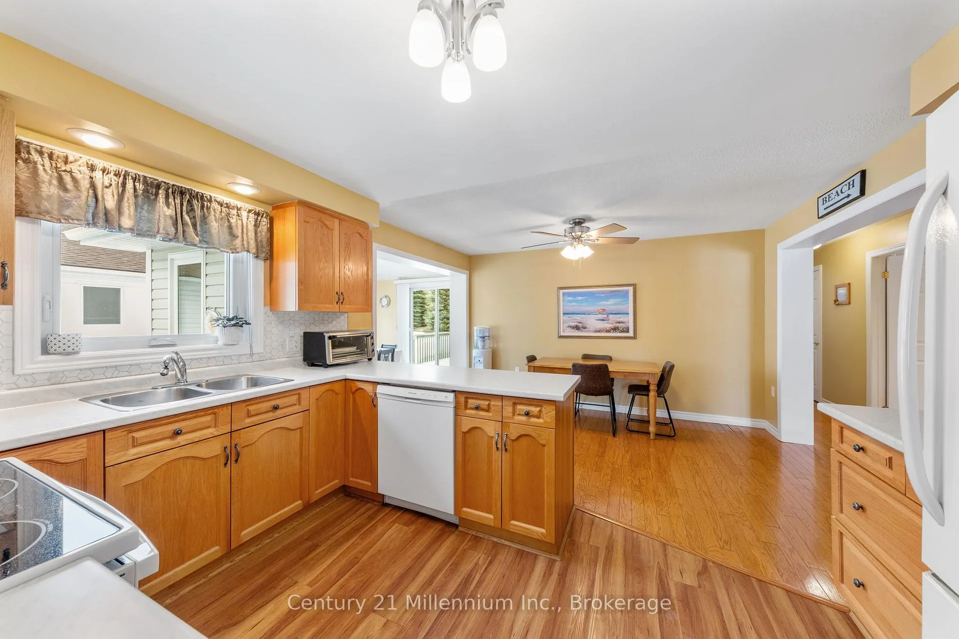 Photo 14 of 20 Illinois Crescent, Wasaga Beach — HOMEH