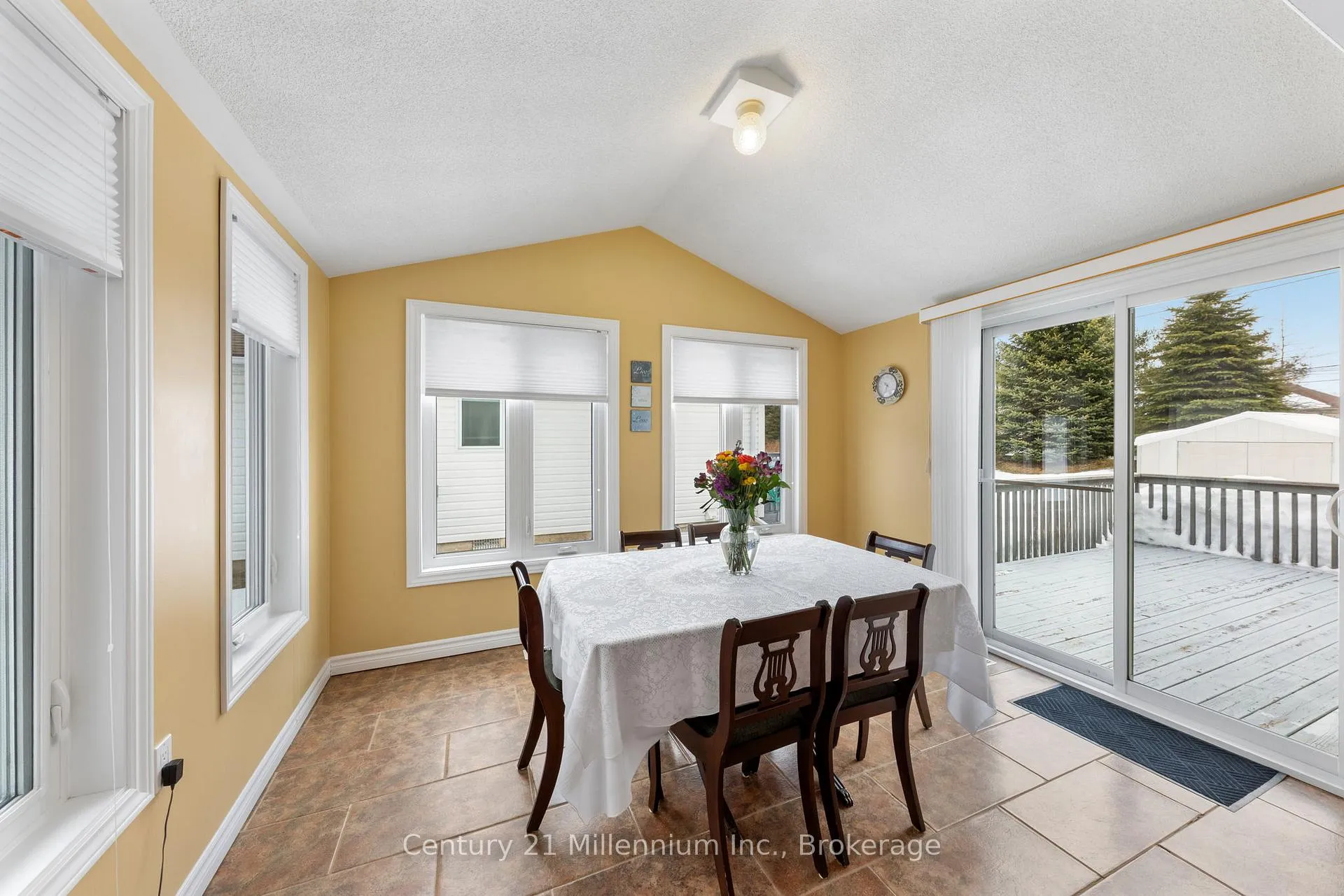 Photo 18 of 20 Illinois Crescent, Wasaga Beach — HOMEH