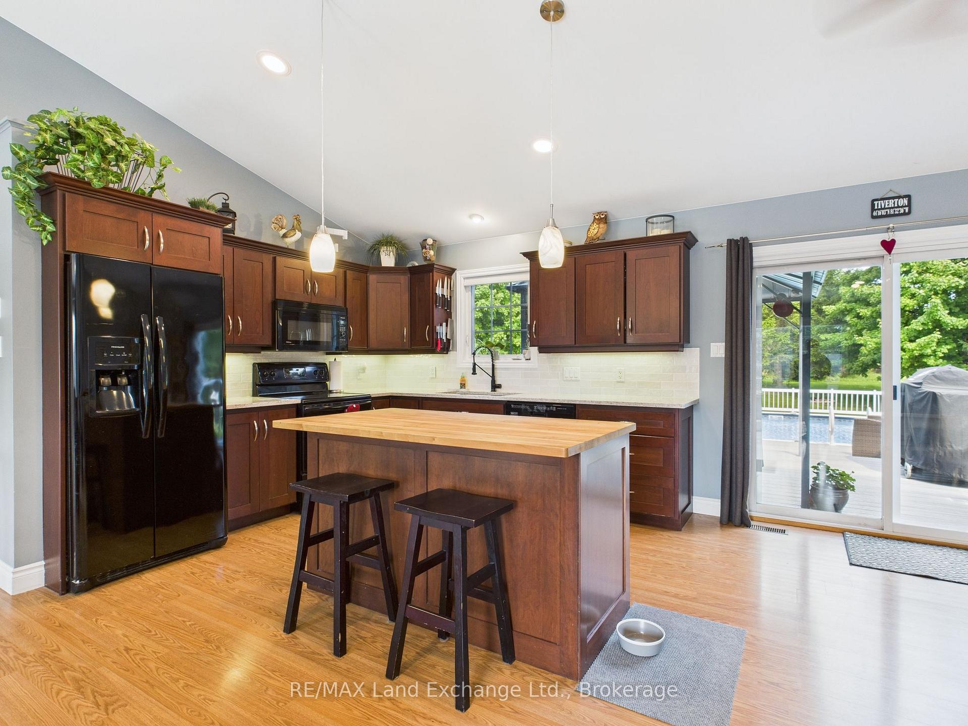 Photo 5 of 16 Maple Street, Kincardine — HOMEH