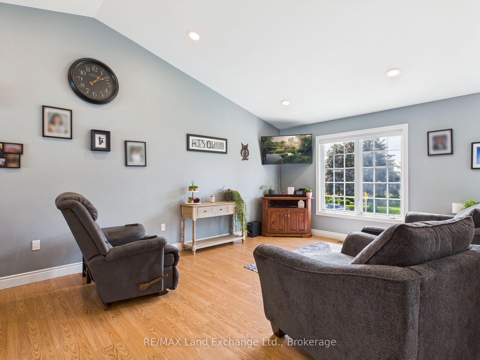 Photo 7 of 16 Maple Street, Kincardine — HOMEH