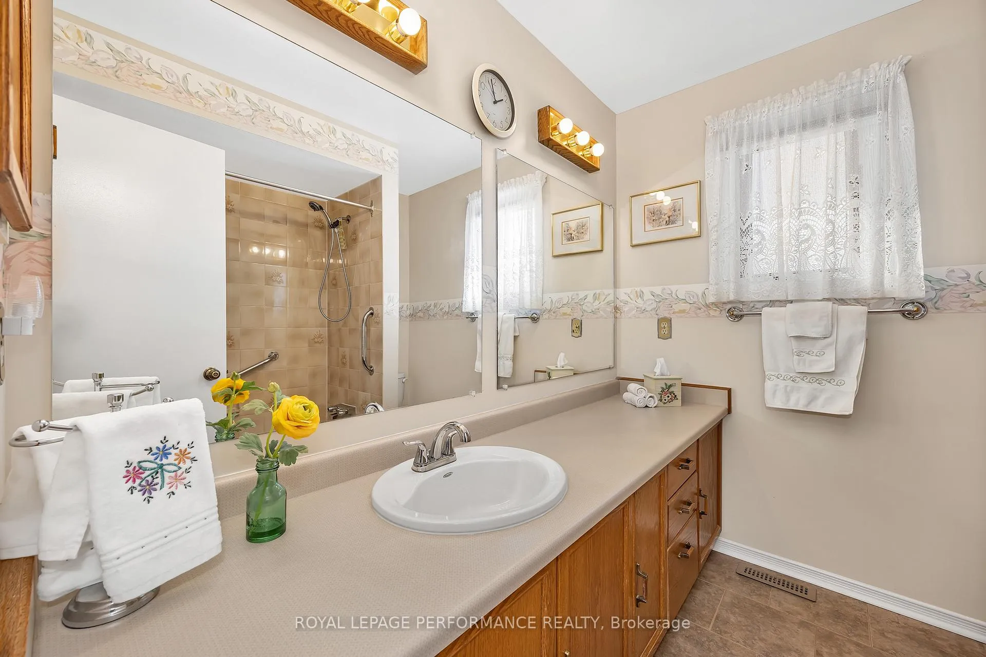 Photo 18 of 1764 Tache Way, Ottawa, Fallingbrook/Pineridge — HOMEH