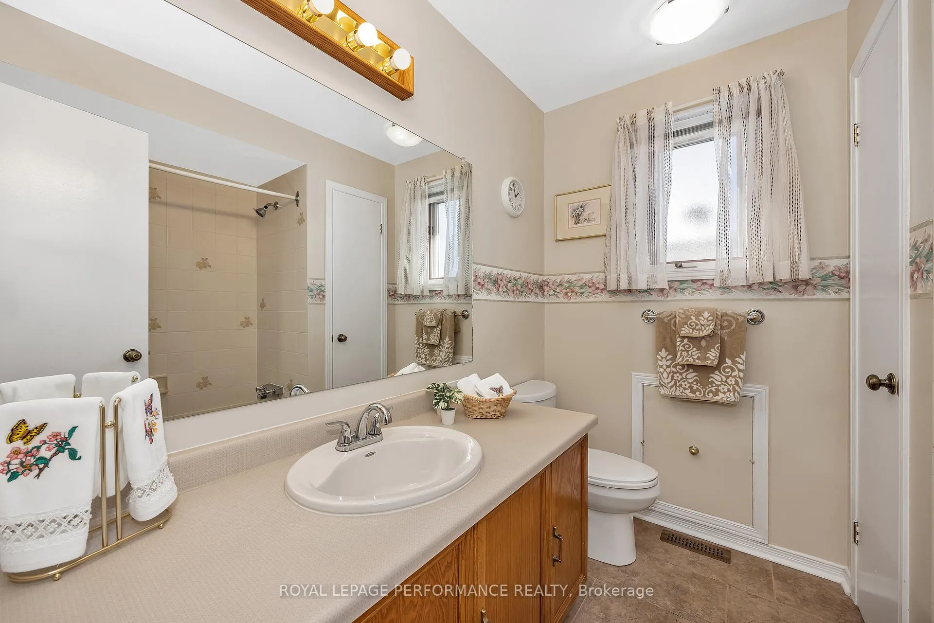 Photo 24 of 1764 Tache Way, Ottawa, Fallingbrook/Pineridge — HOMEH
