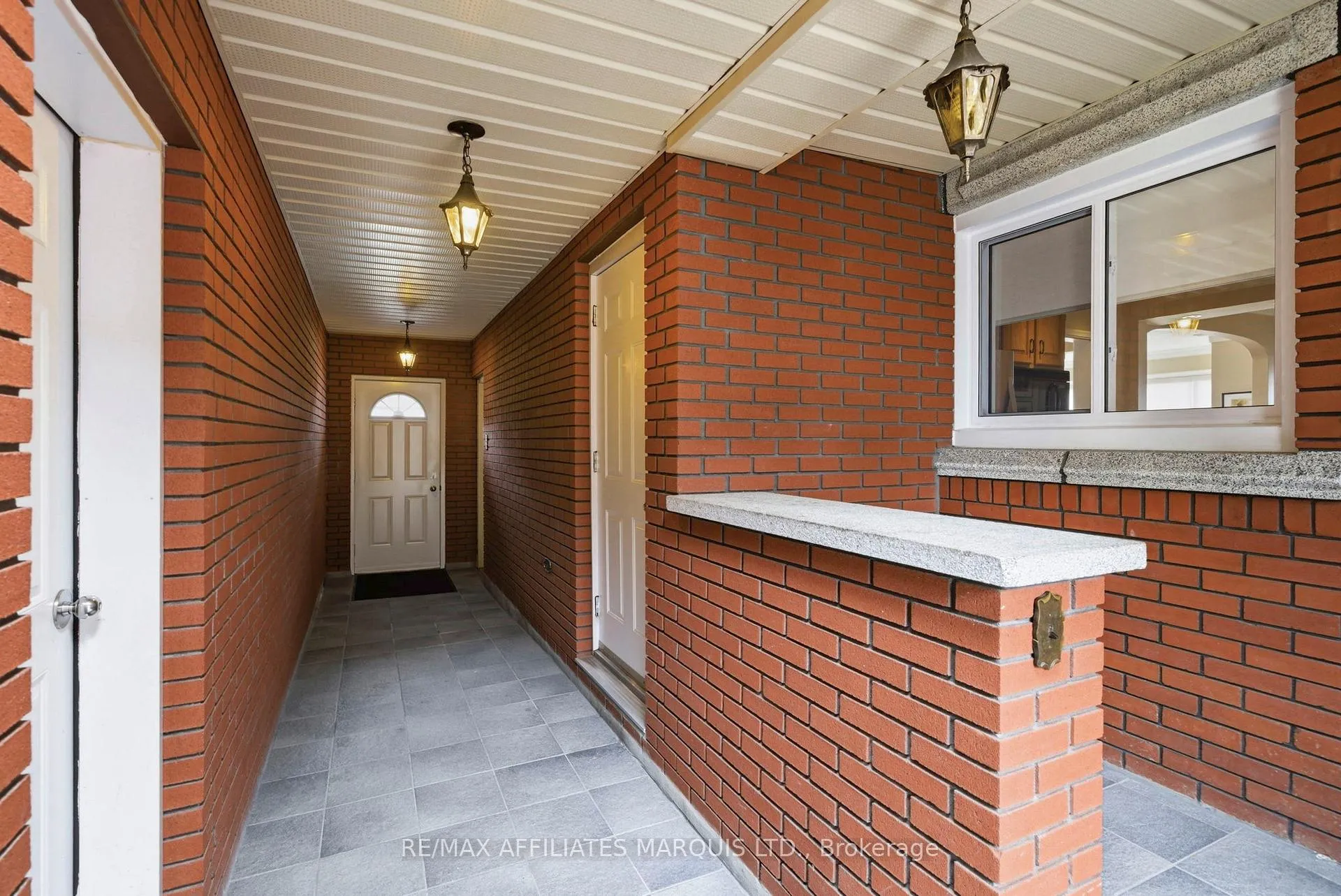 Photo 3 of 1318 Montreal Road, Cornwall — HOMEH