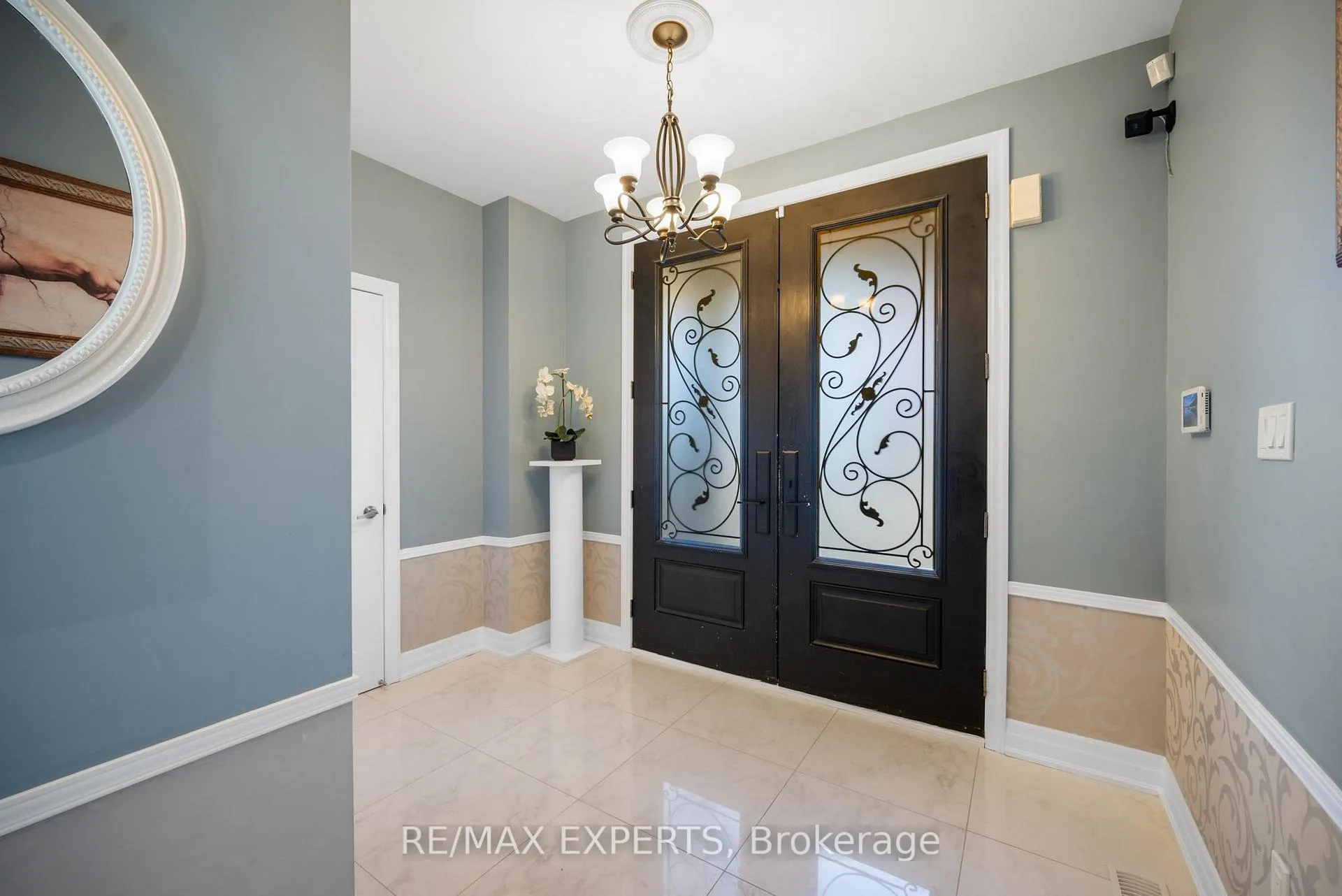 Photo 5 of 50 Lilly Valley Crescent, King, King City — HOMEH