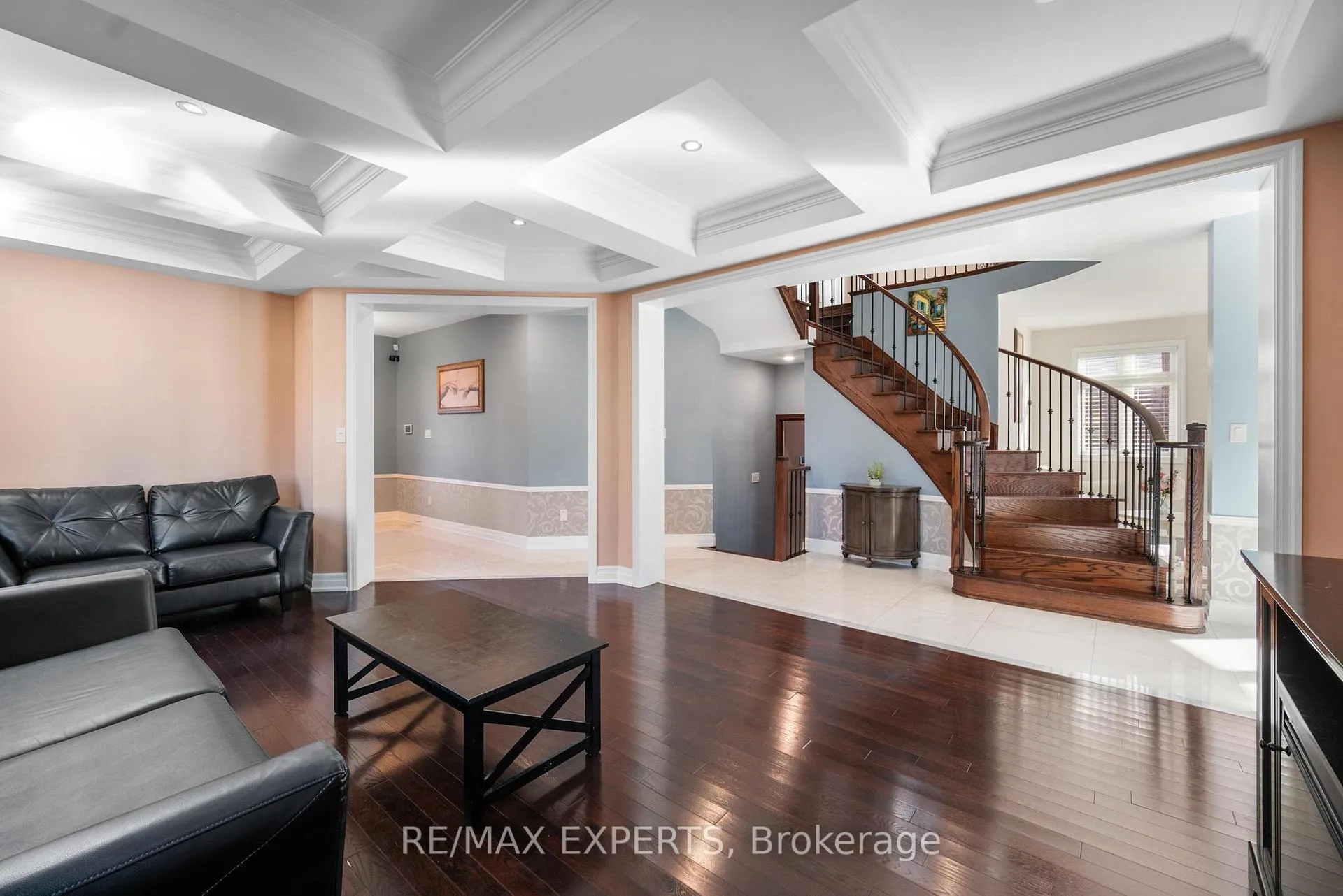 Photo 8 of 50 Lilly Valley Crescent, King, King City — HOMEH