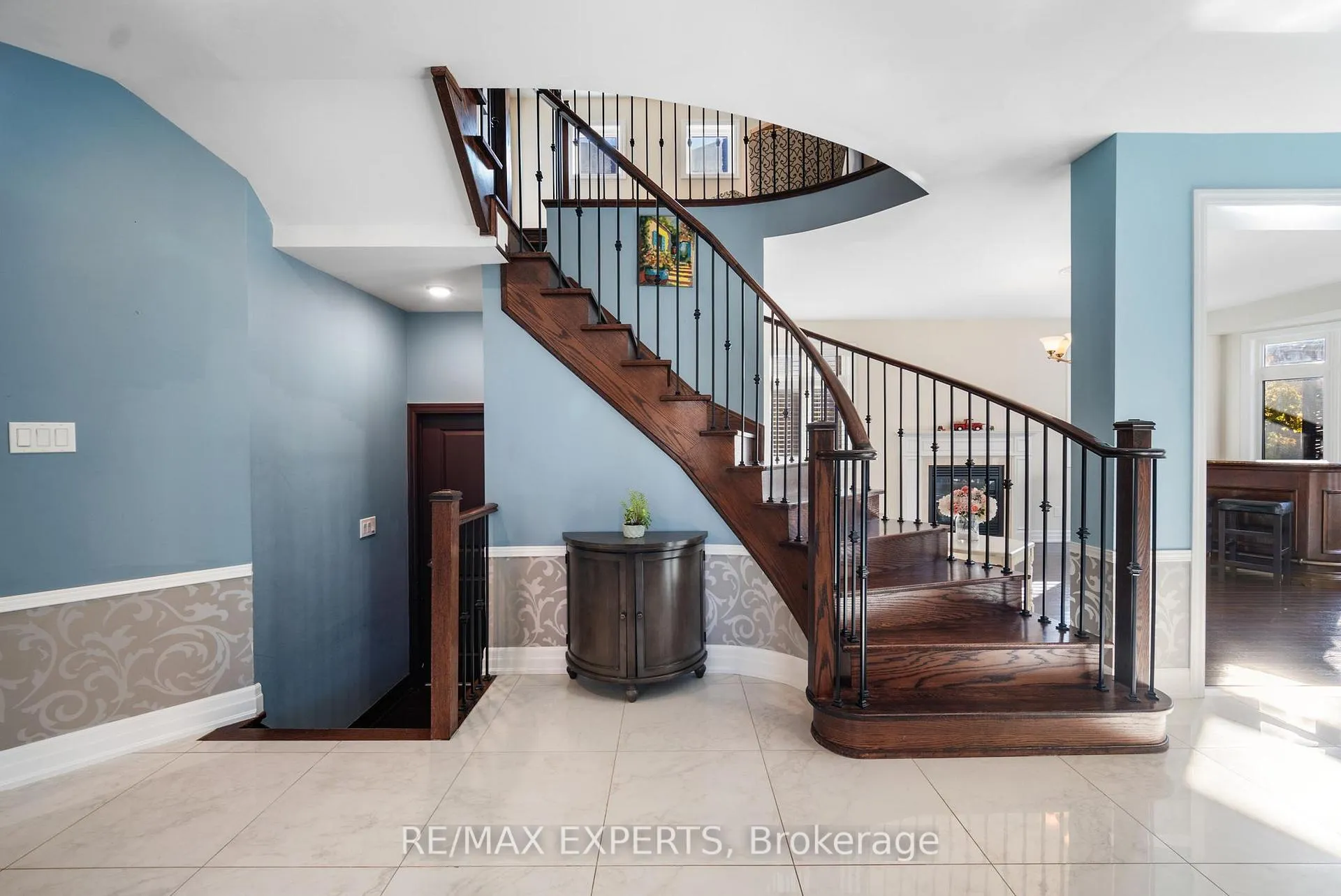 Photo 9 of 50 Lilly Valley Crescent, King, King City — HOMEH
