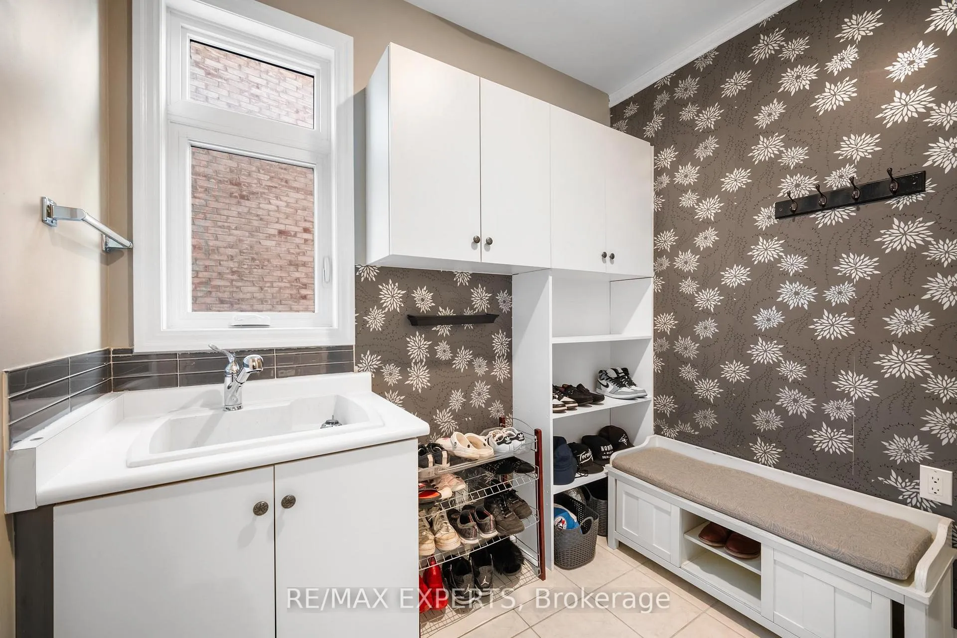 Photo 20 of 50 Lilly Valley Crescent, King, King City — HOMEH