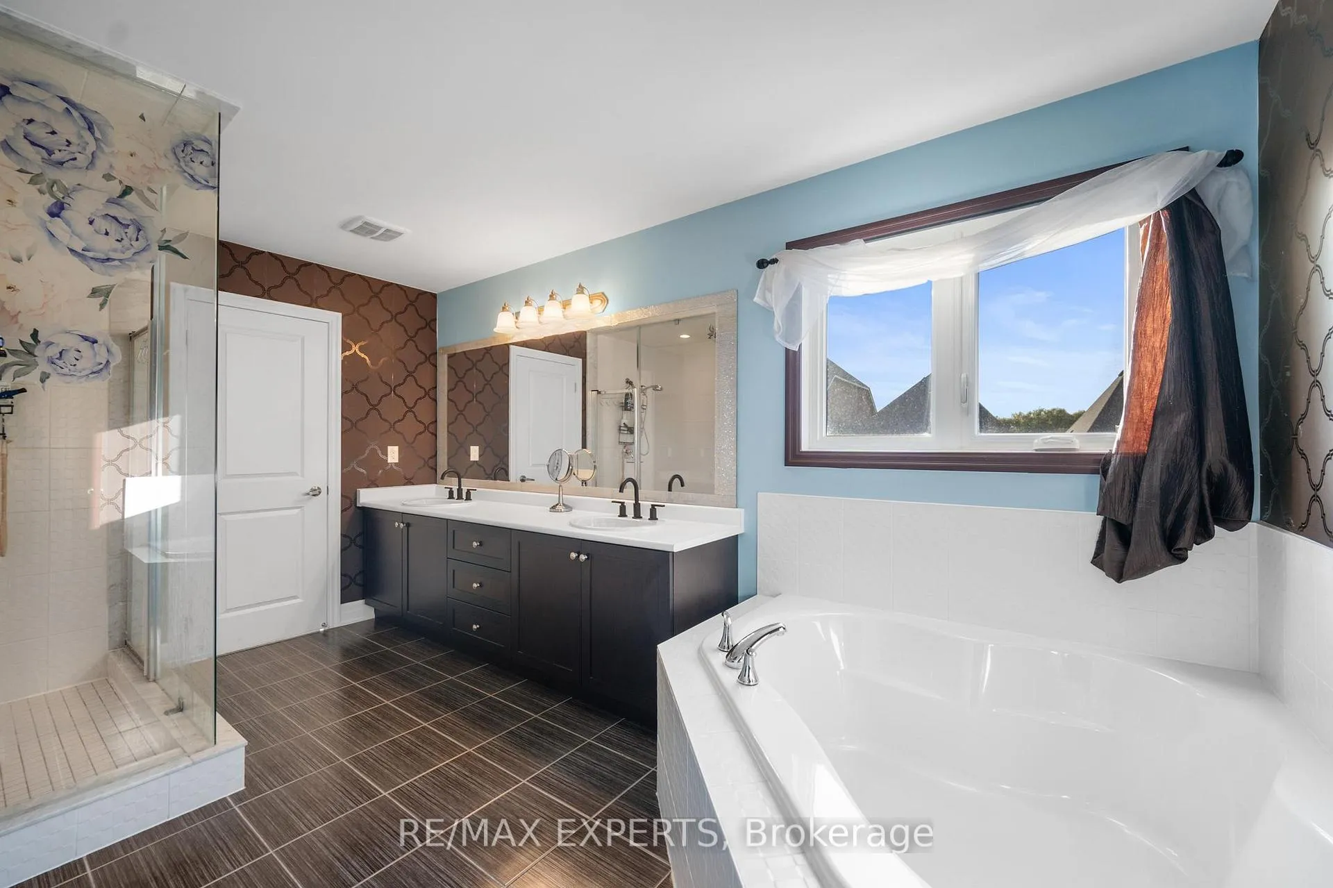Photo 30 of 50 Lilly Valley Crescent, King, King City — HOMEH