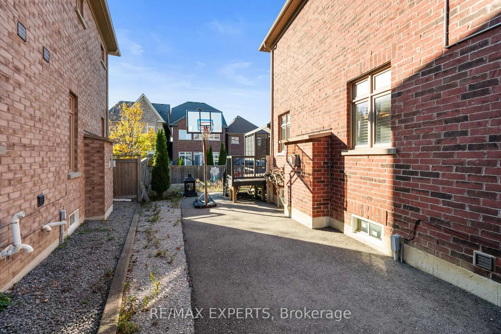 Photo 43 of 50 Lilly Valley Crescent, King, King City — HOMEH