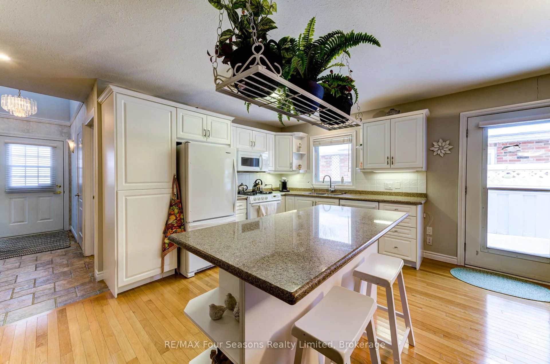 Photo 3 of Unit 8, 275 Huron Street, Clearview, Stayner — HOMEH