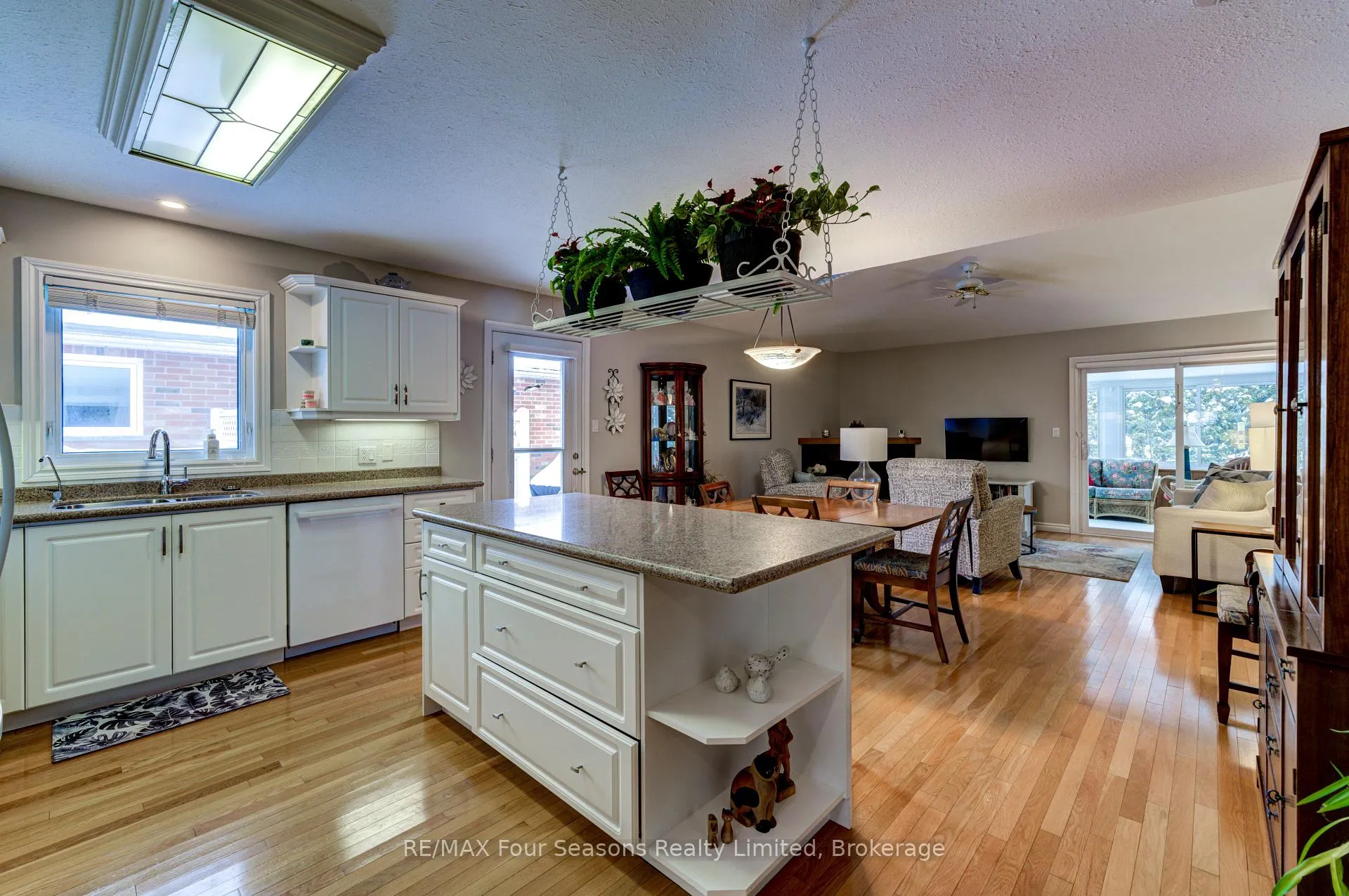 Photo 6 of Unit 8, 275 Huron Street, Clearview, Stayner — HOMEH