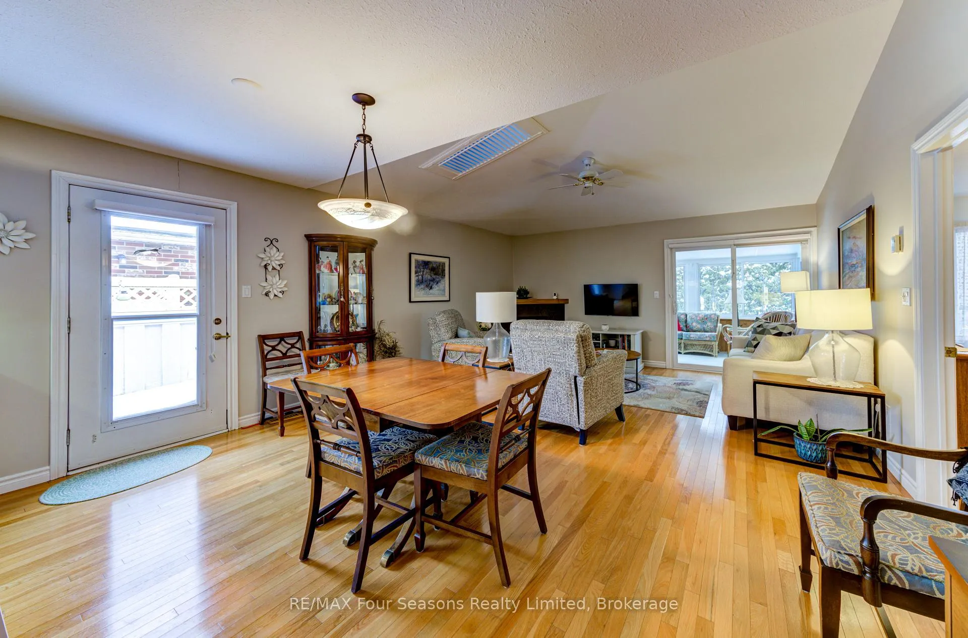 Photo 13 of Unit 8, 275 Huron Street, Clearview, Stayner — HOMEH