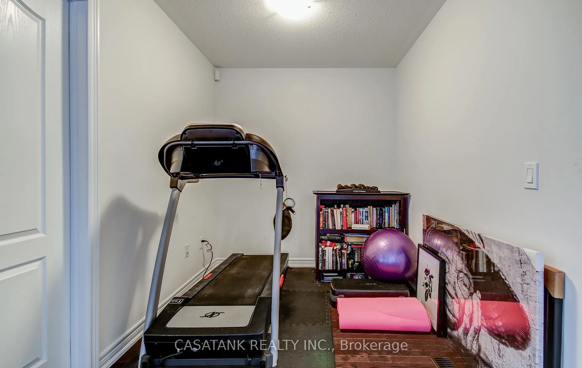 Photo 10 of 20 Zelda Road, Brampton, Sandringham-Wellington North — HOMEH