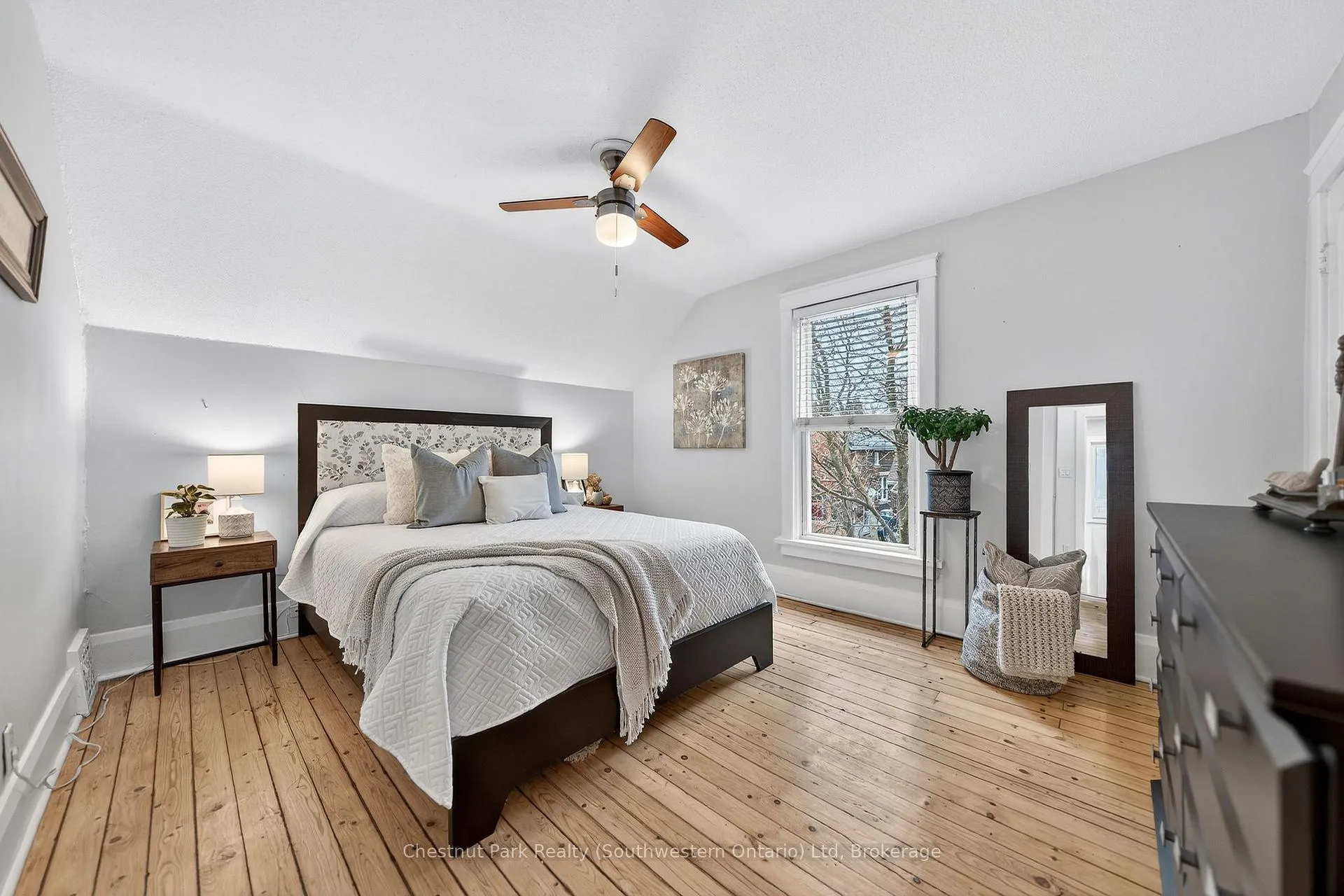 Photo 5 of 122 Kingsmill Avenue, Guelph, St. Patrick's Ward — HOMEH