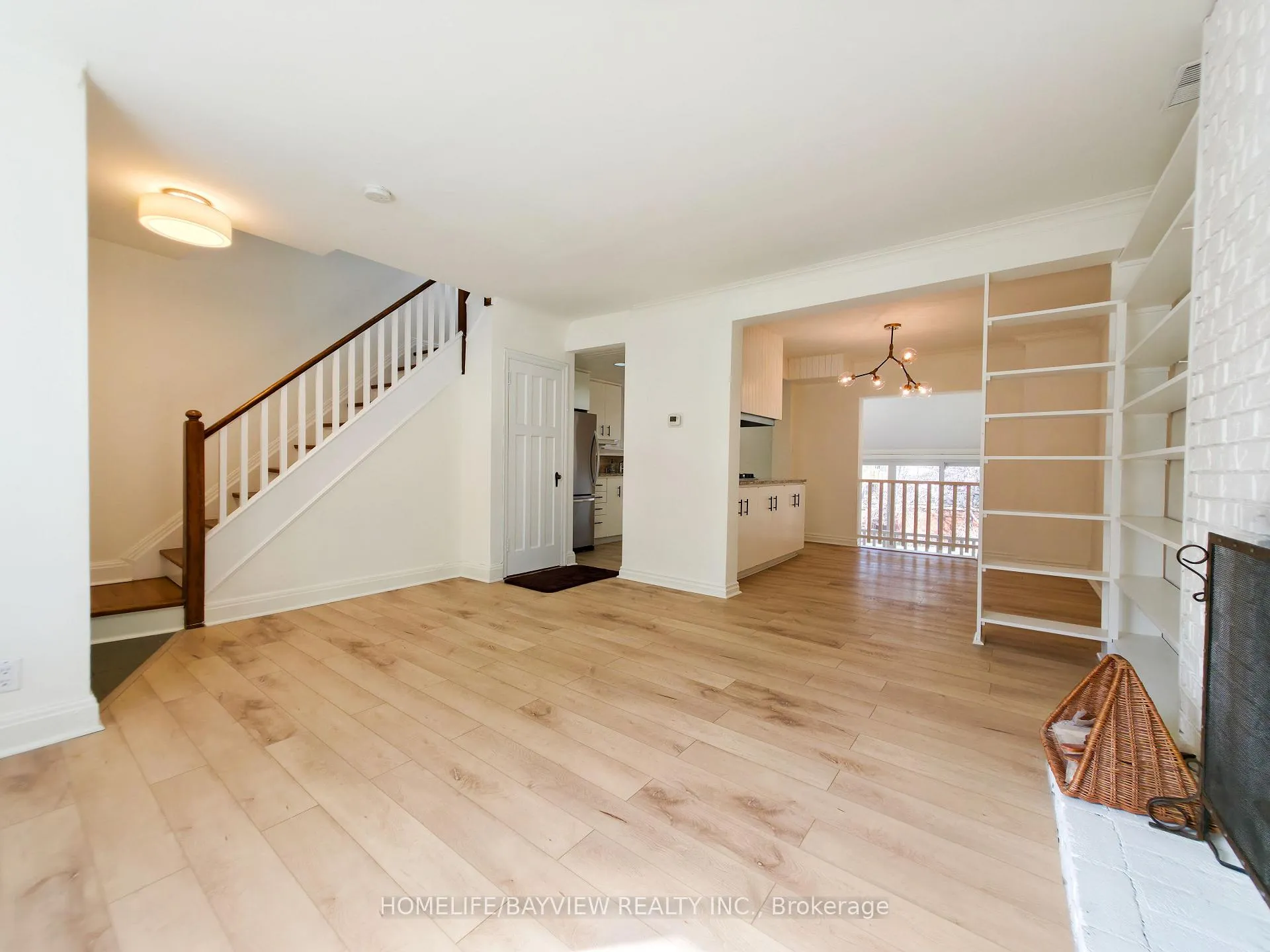 Photo 3 of 46 Fairfield Road, Toronto, Mount Pleasant East — HOMEH