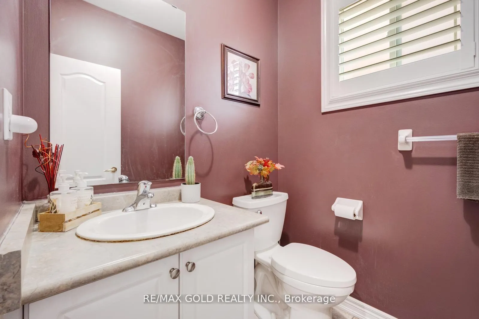 Photo 6 of Unit Main & Upper Level, 44 Summershade Street, Brampton, Bram East — HOMEH