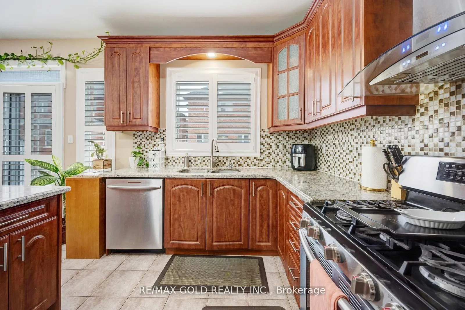 Photo 11 of Unit Main & Upper Level, 44 Summershade Street, Brampton, Bram East — HOMEH