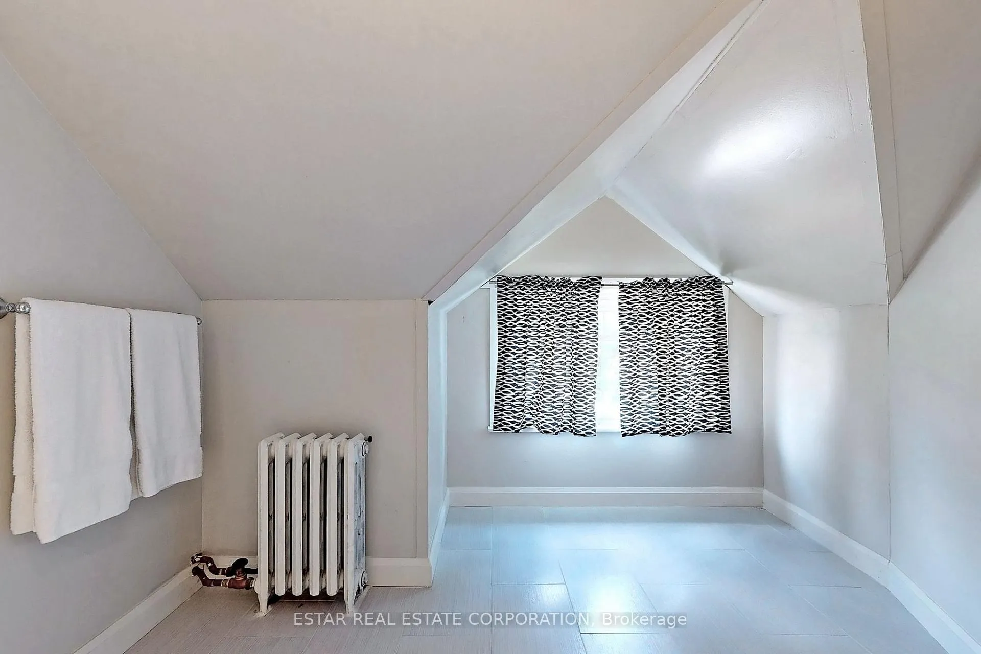 Photo 15 of 5007 River Road, Niagara Falls, Downtown — HOMEH