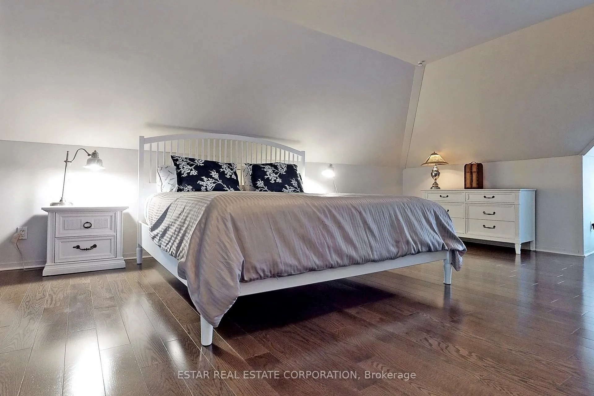 Photo 17 of 5007 River Road, Niagara Falls, Downtown — HOMEH