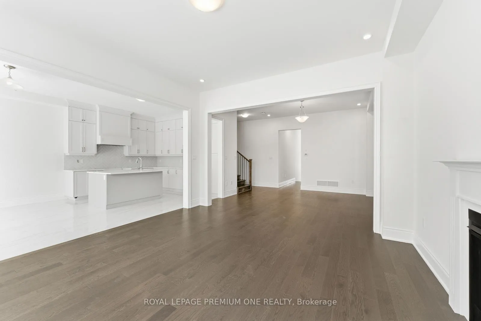 Photo 10 of 8 Raspberry Ridge Avenue, Caledon, Bolton North — HOMEH