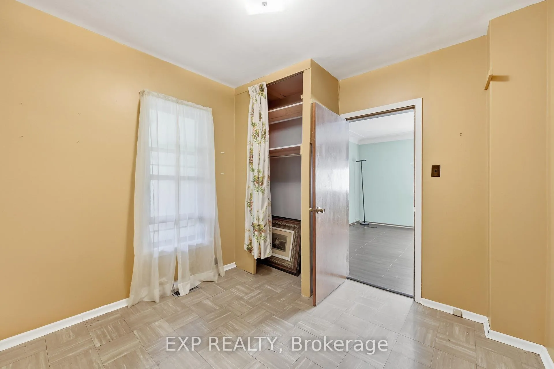 Photo 10 of 4741 First Avenue, Niagara Falls, Cherrywood — HOMEH