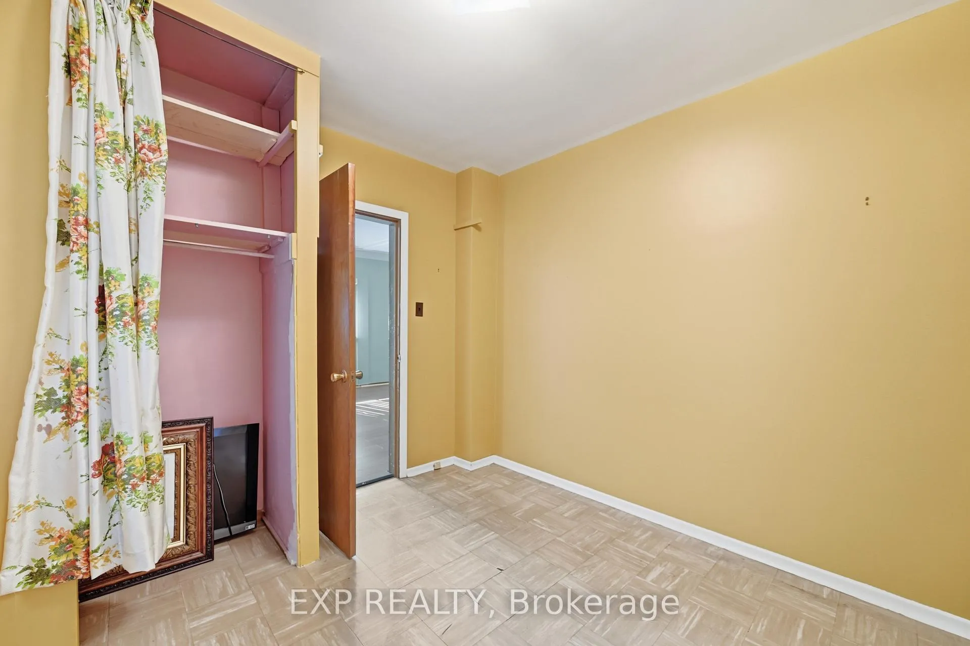 Photo 11 of 4741 First Avenue, Niagara Falls, Cherrywood — HOMEH