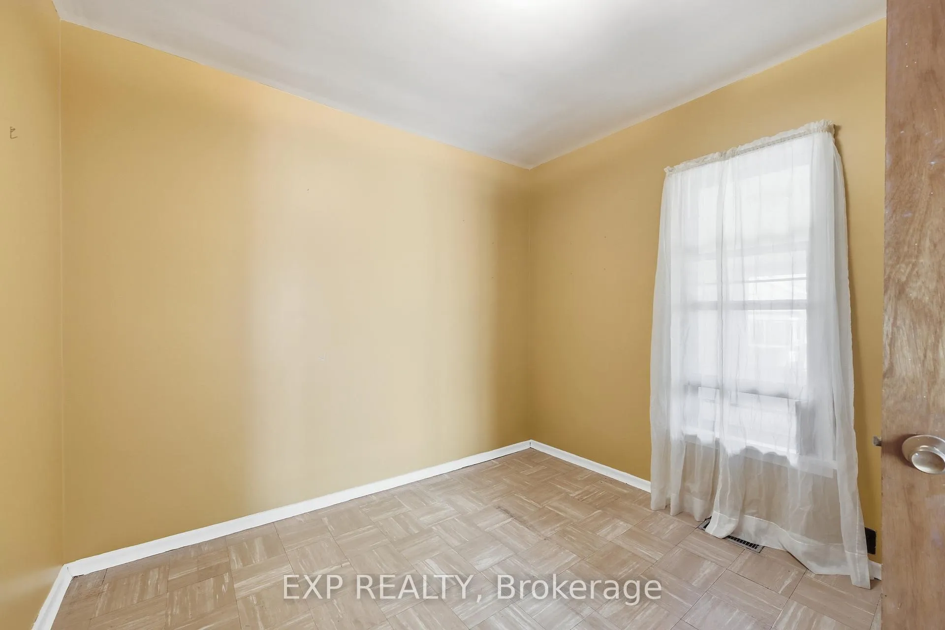 Photo 12 of 4741 First Avenue, Niagara Falls, Cherrywood — HOMEH