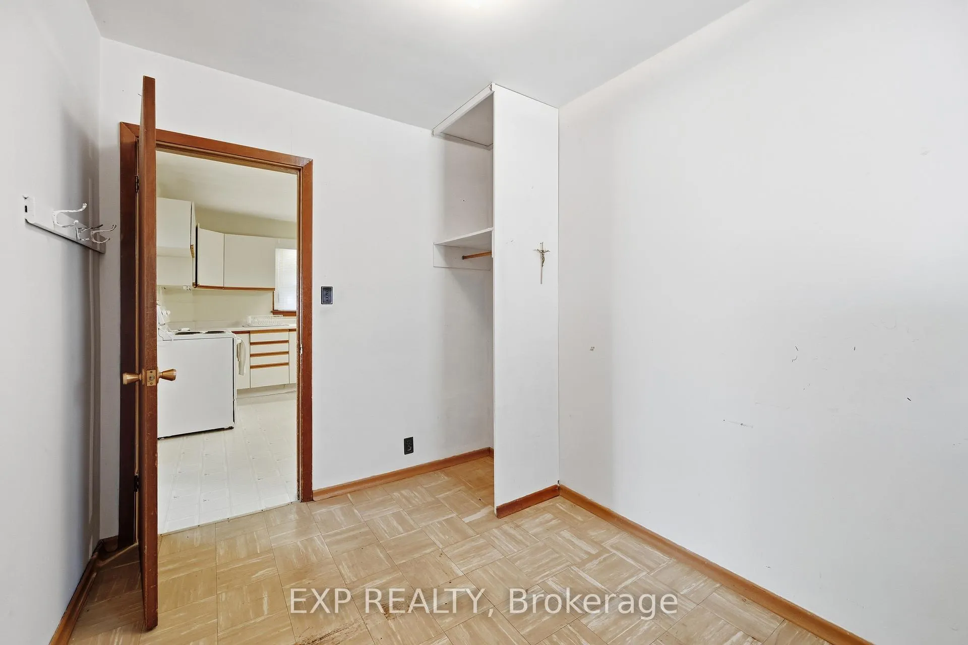 Photo 22 of 4741 First Avenue, Niagara Falls, Cherrywood — HOMEH