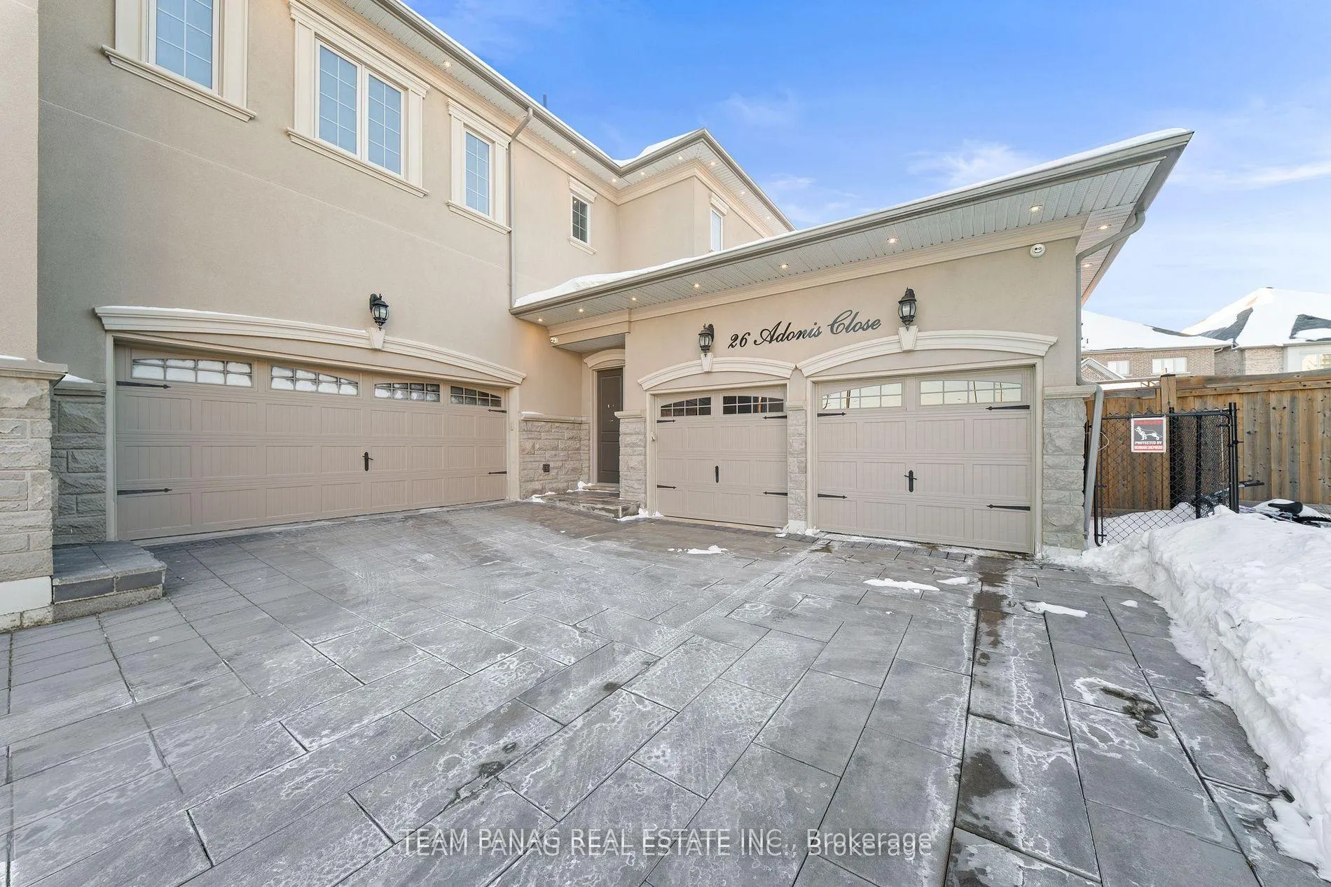 Photo 4 of 26 Adonis Close, Brampton, Toronto Gore Rural Estate — HOMEH