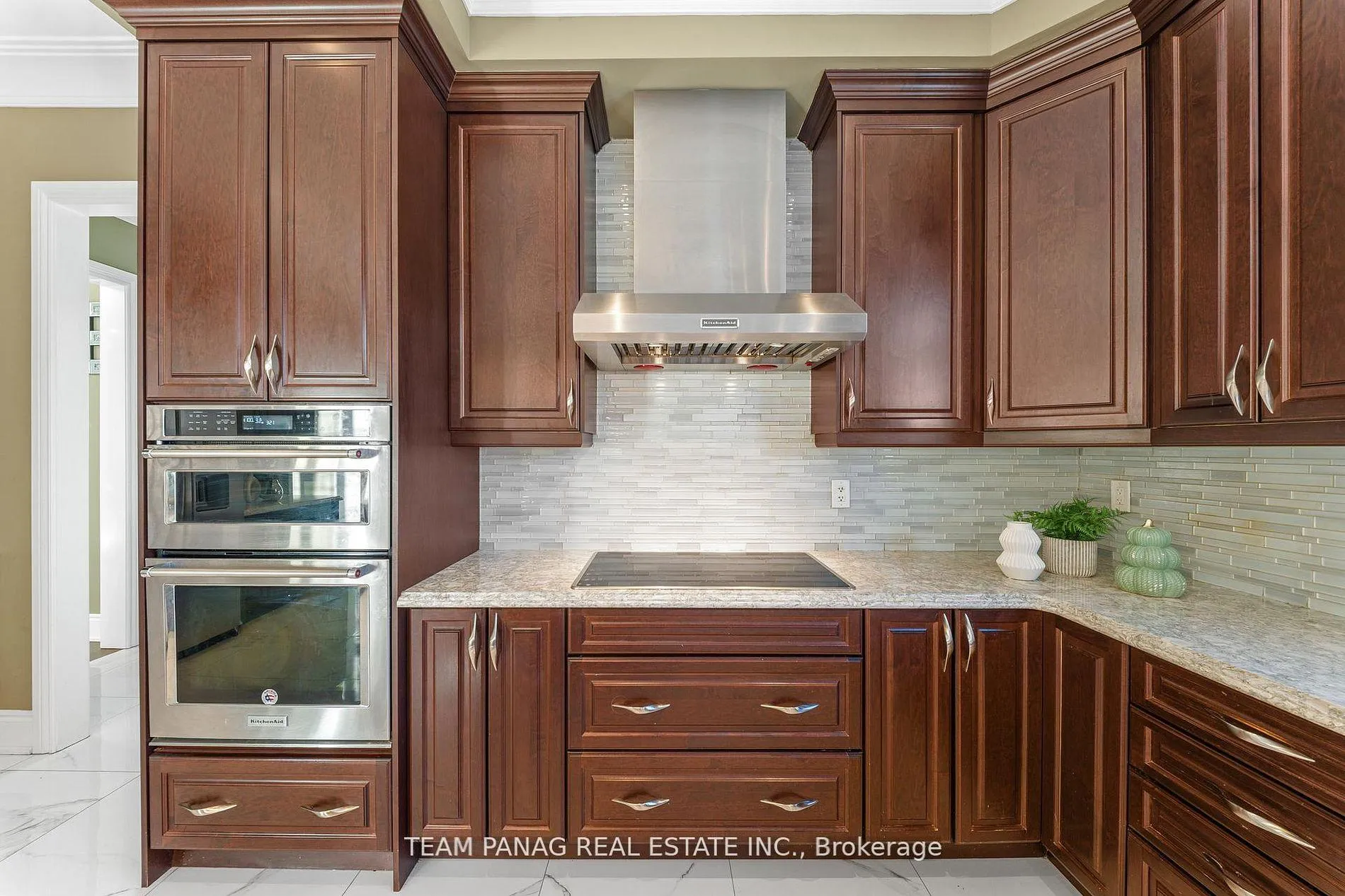 Photo 14 of 26 Adonis Close, Brampton, Toronto Gore Rural Estate — HOMEH