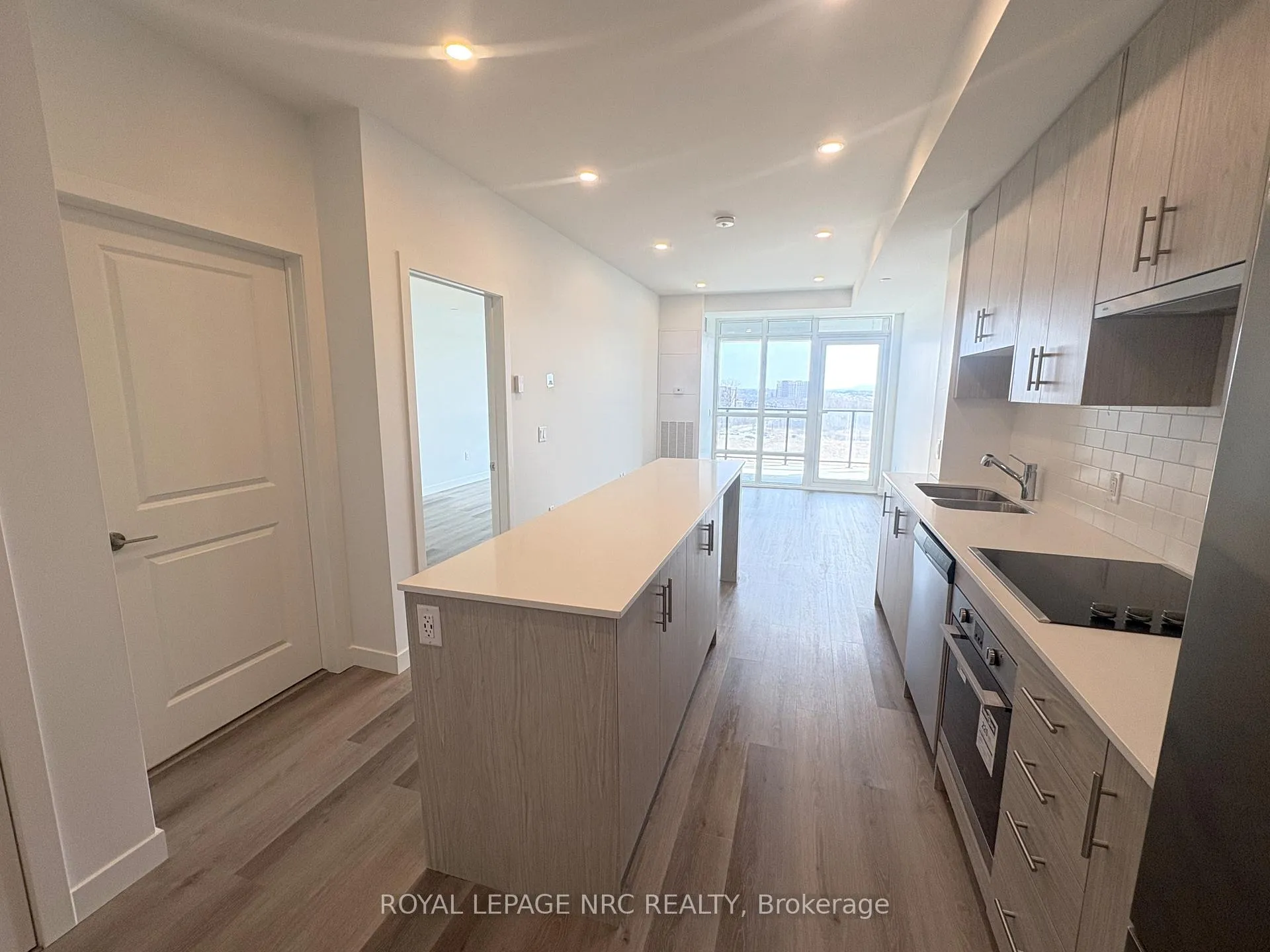 Photo 2 of Unit 713, 461 Green Road, Hamilton, Lakeshore — HOMEH