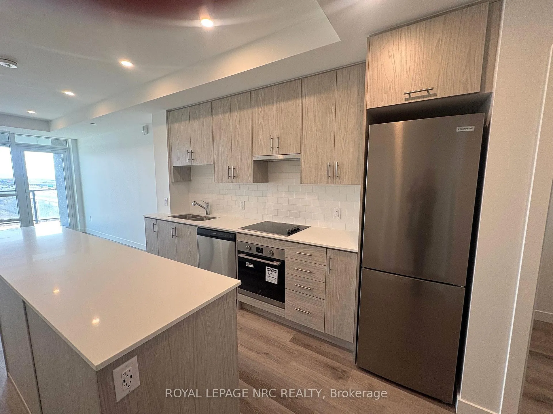 Photo 5 of Unit 713, 461 Green Road, Hamilton, Lakeshore — HOMEH
