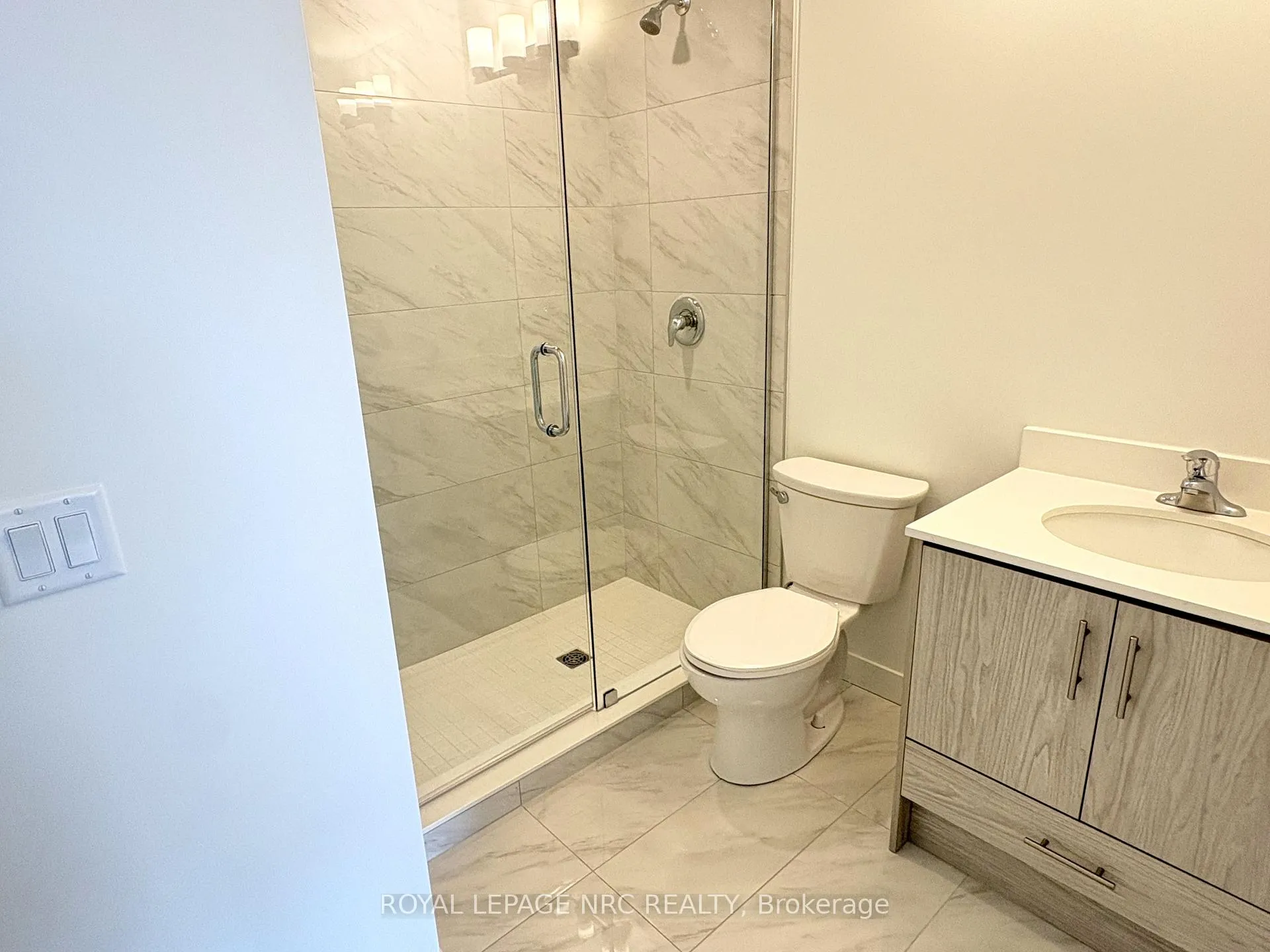 Photo 7 of Unit 713, 461 Green Road, Hamilton, Lakeshore — HOMEH