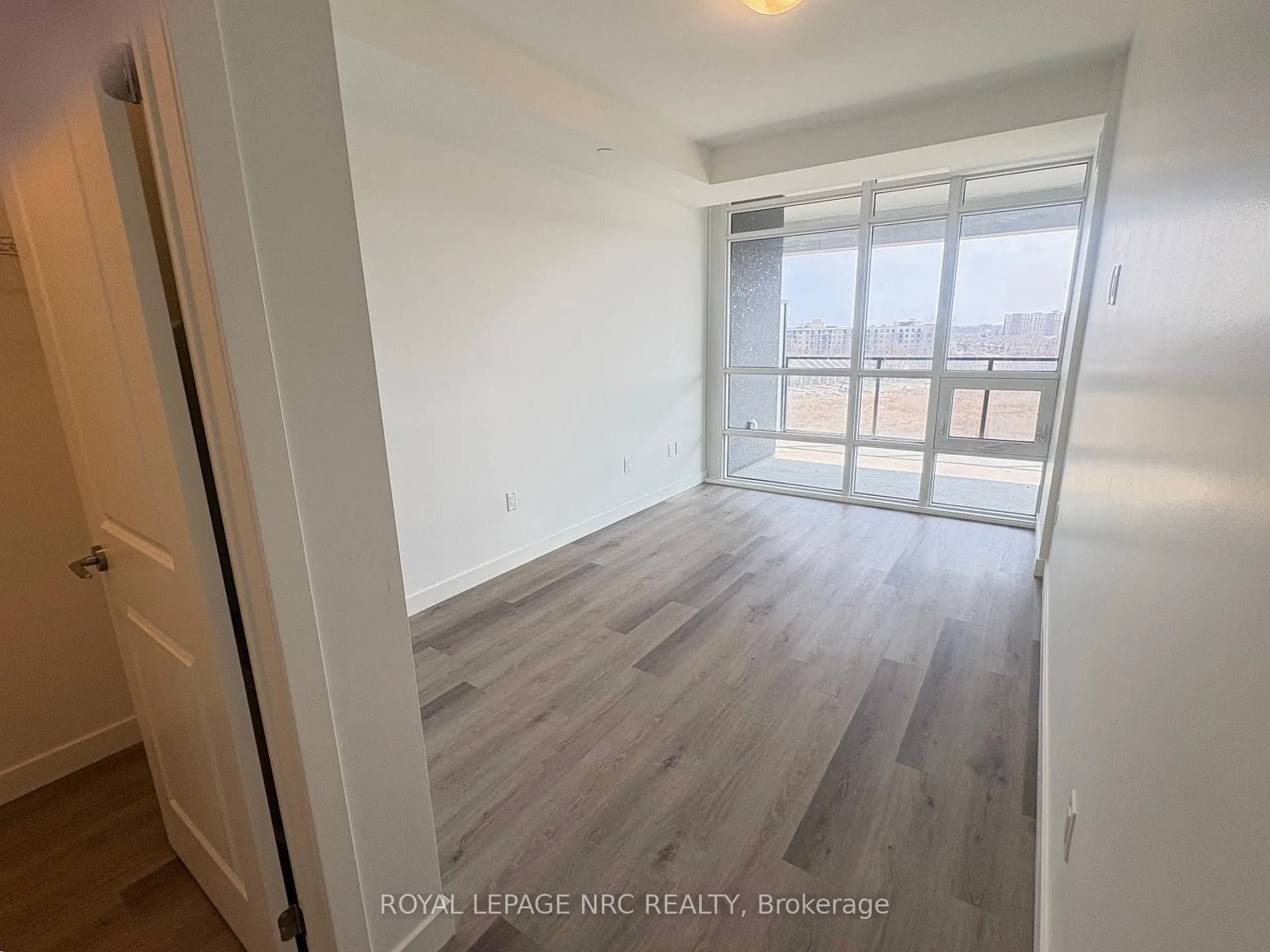 Photo 8 of Unit 713, 461 Green Road, Hamilton, Lakeshore — HOMEH