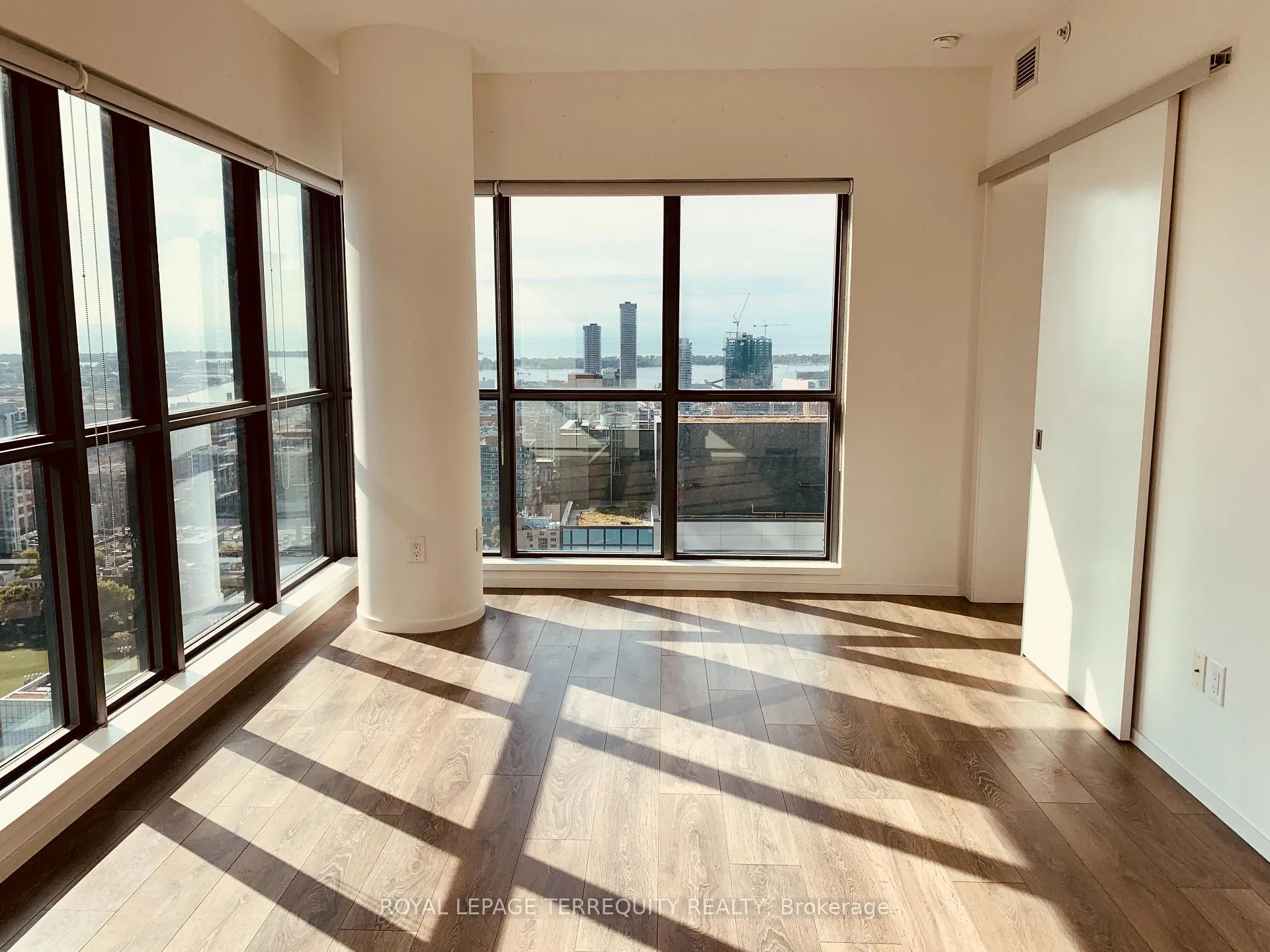 Photo 3 of Unit 3405, 159 Dundas Street E, Toronto, Church-Yonge Corridor — HOMEH