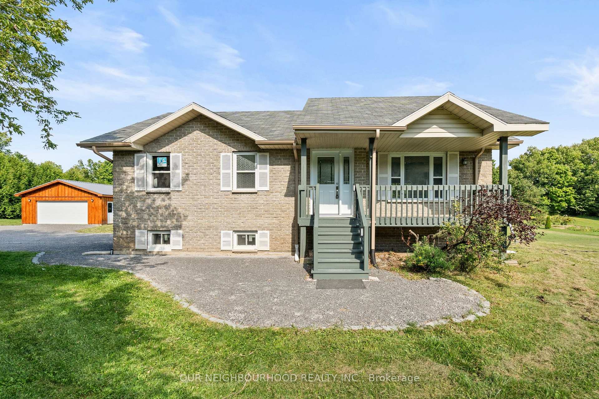 Front of 123 Livingwood Crescent