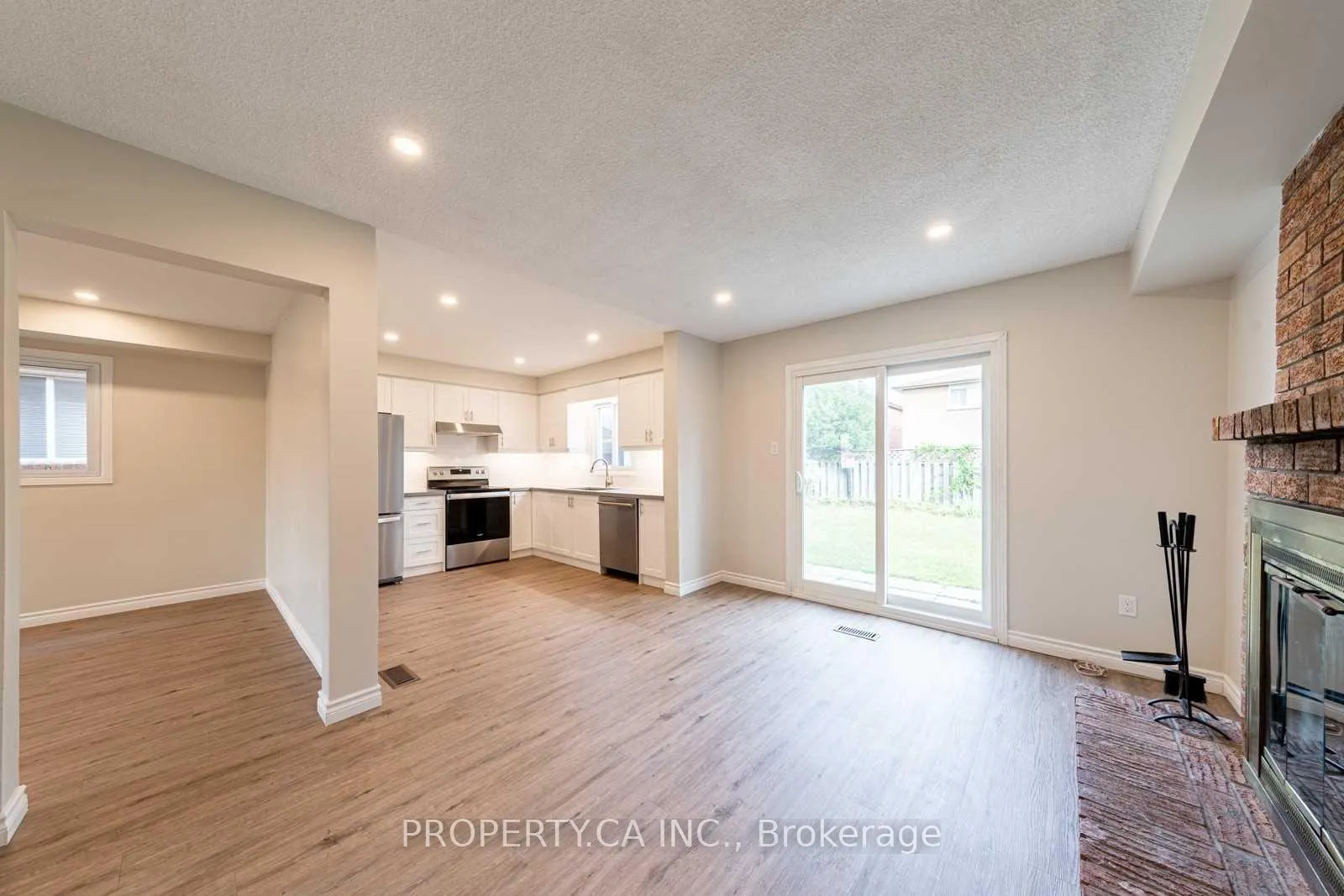 Photo 5 of 37 Bendamere Crescent, Markham, Raymerville — HOMEH