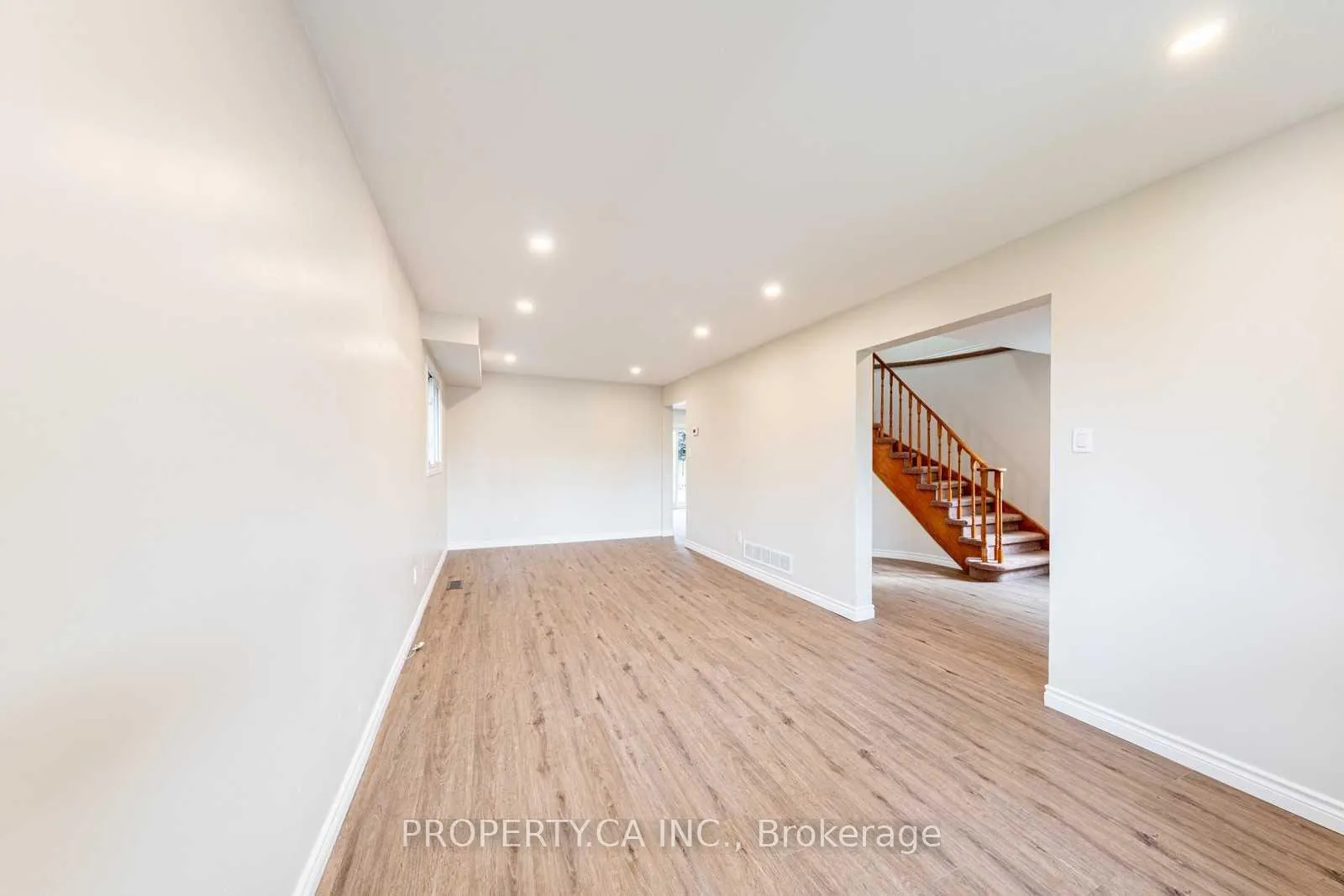 Photo 7 of 37 Bendamere Crescent, Markham, Raymerville — HOMEH