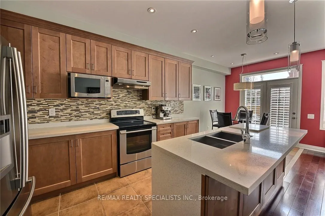 Photo 9 of 310 Duskywing Way, Oakville, Bronte — HOMEH